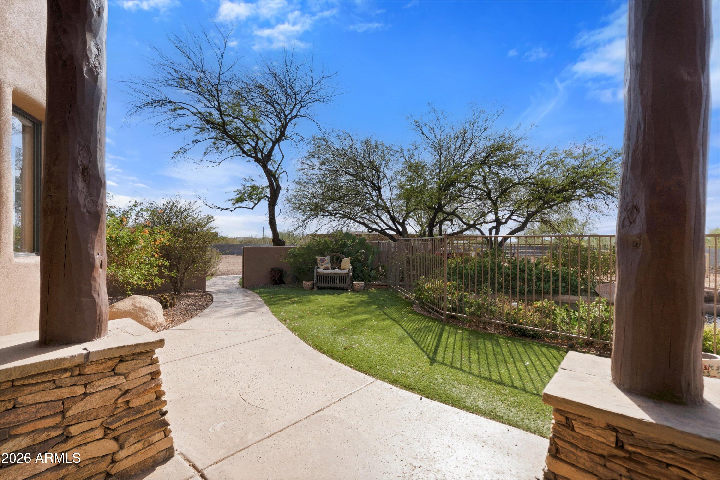 PRIVATE 2.50 ACRE HORSE PROPERTY
NE4 SW4 SW4 SW4 2.50 AC - Residential