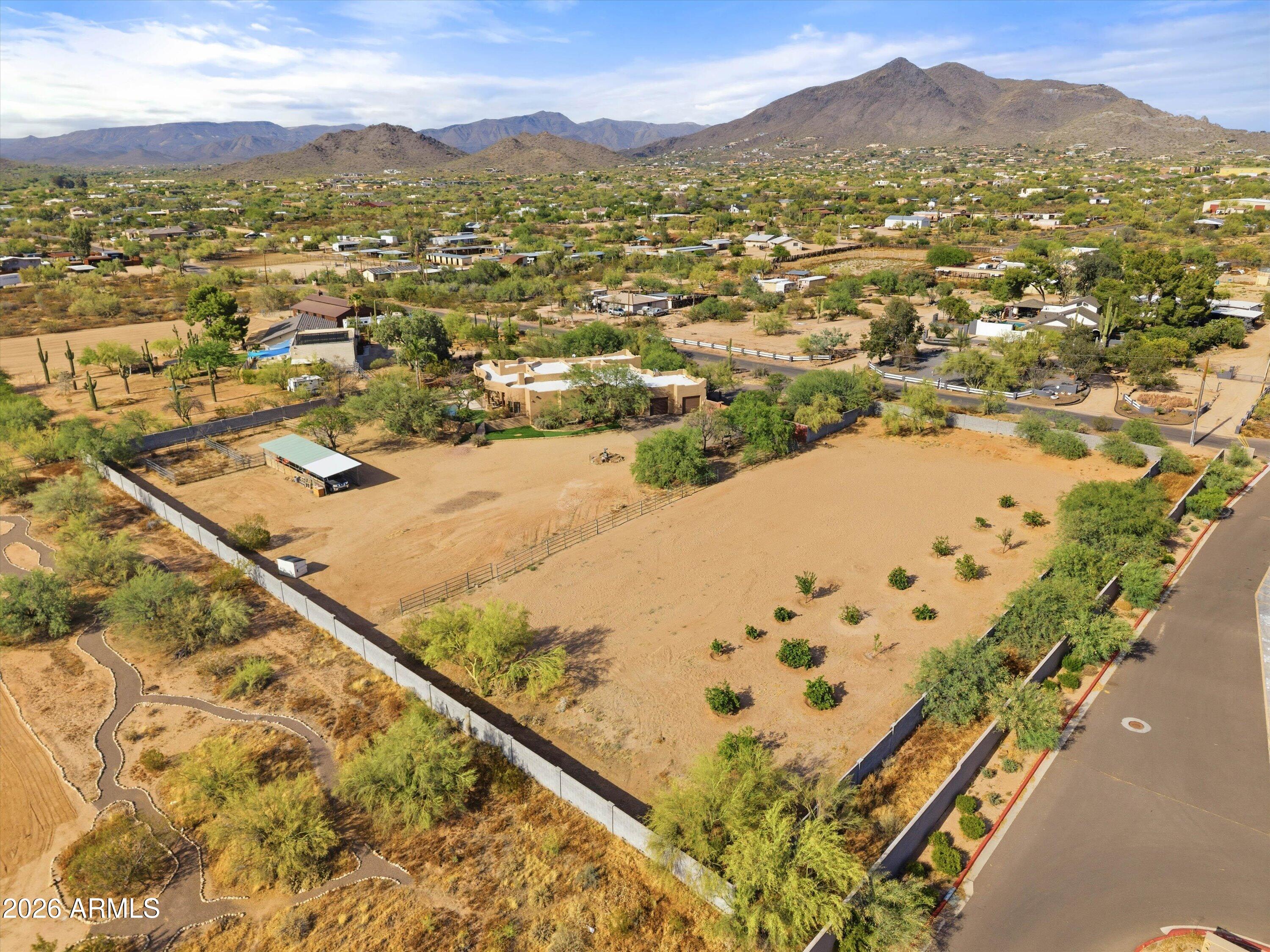 PRIVATE 2.50 ACRE HORSE PROPERTY
NE4 SW4 SW4 SW4 2.50 AC - Residential