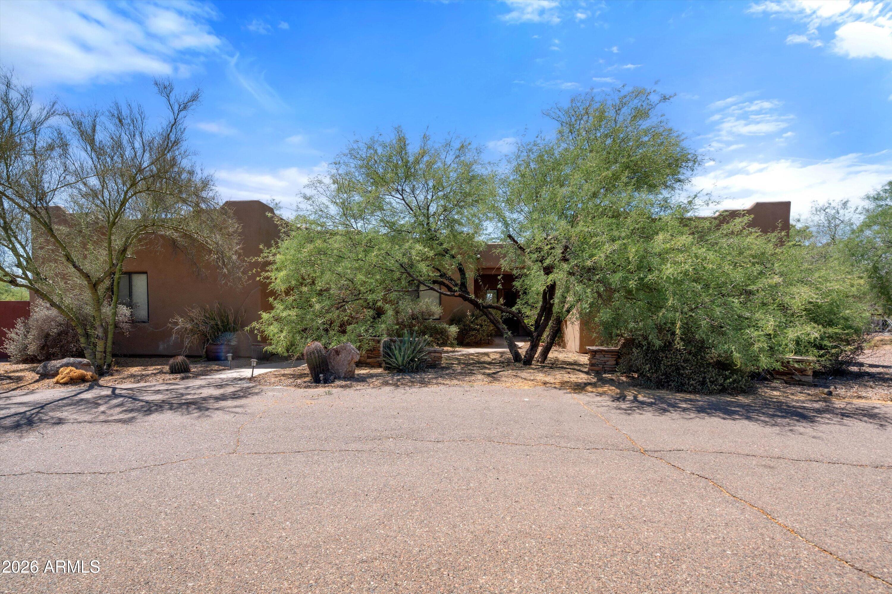 PRIVATE 2.50 ACRE HORSE PROPERTY
NE4 SW4 SW4 SW4 2.50 AC - Residential
