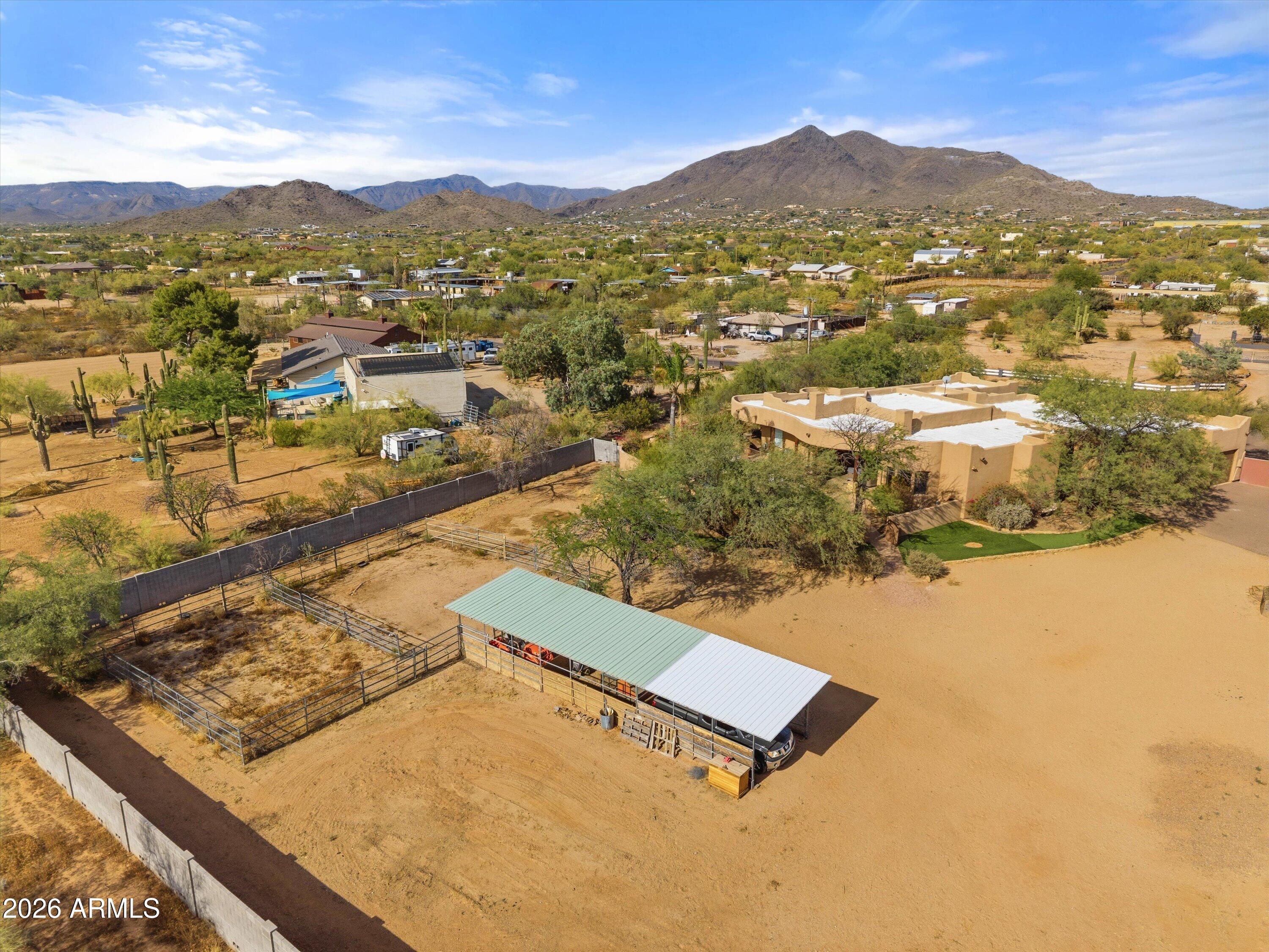 PRIVATE 2.50 ACRE HORSE PROPERTY
NE4 SW4 SW4 SW4 2.50 AC - Residential