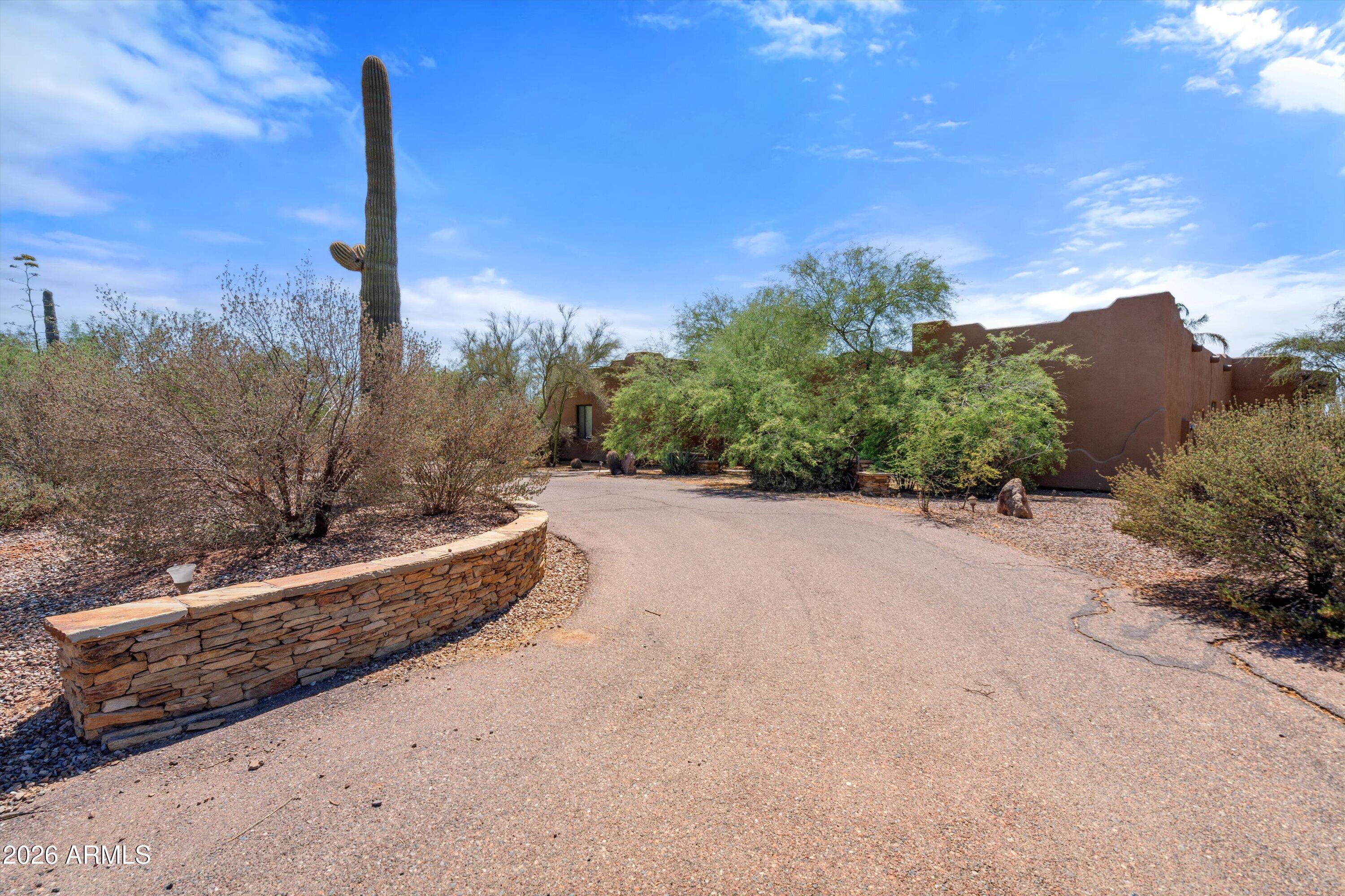 PRIVATE 2.50 ACRE HORSE PROPERTY
NE4 SW4 SW4 SW4 2.50 AC - Residential