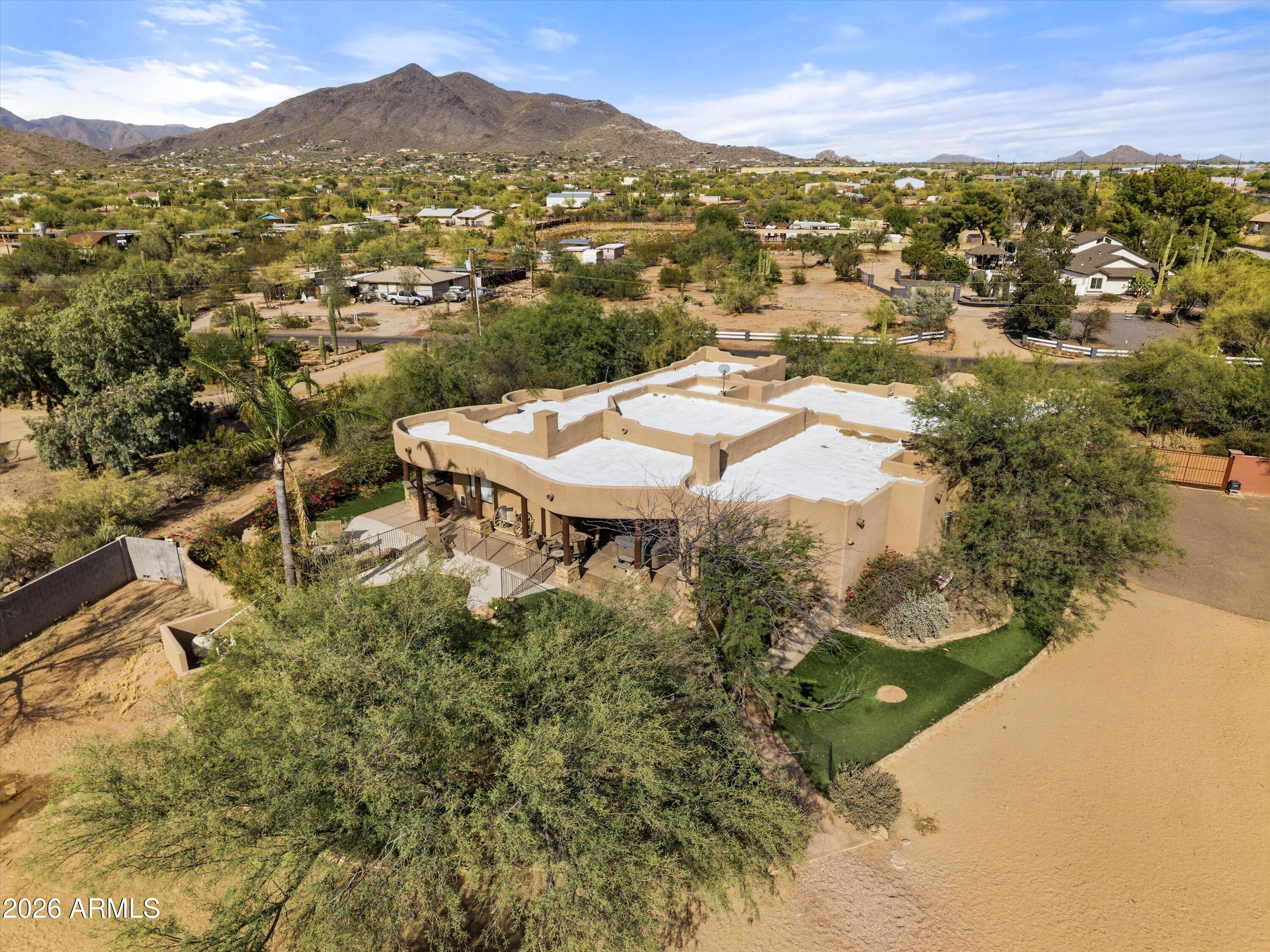 PRIVATE 2.50 ACRE HORSE PROPERTY
NE4 SW4 SW4 SW4 2.50 AC - Residential