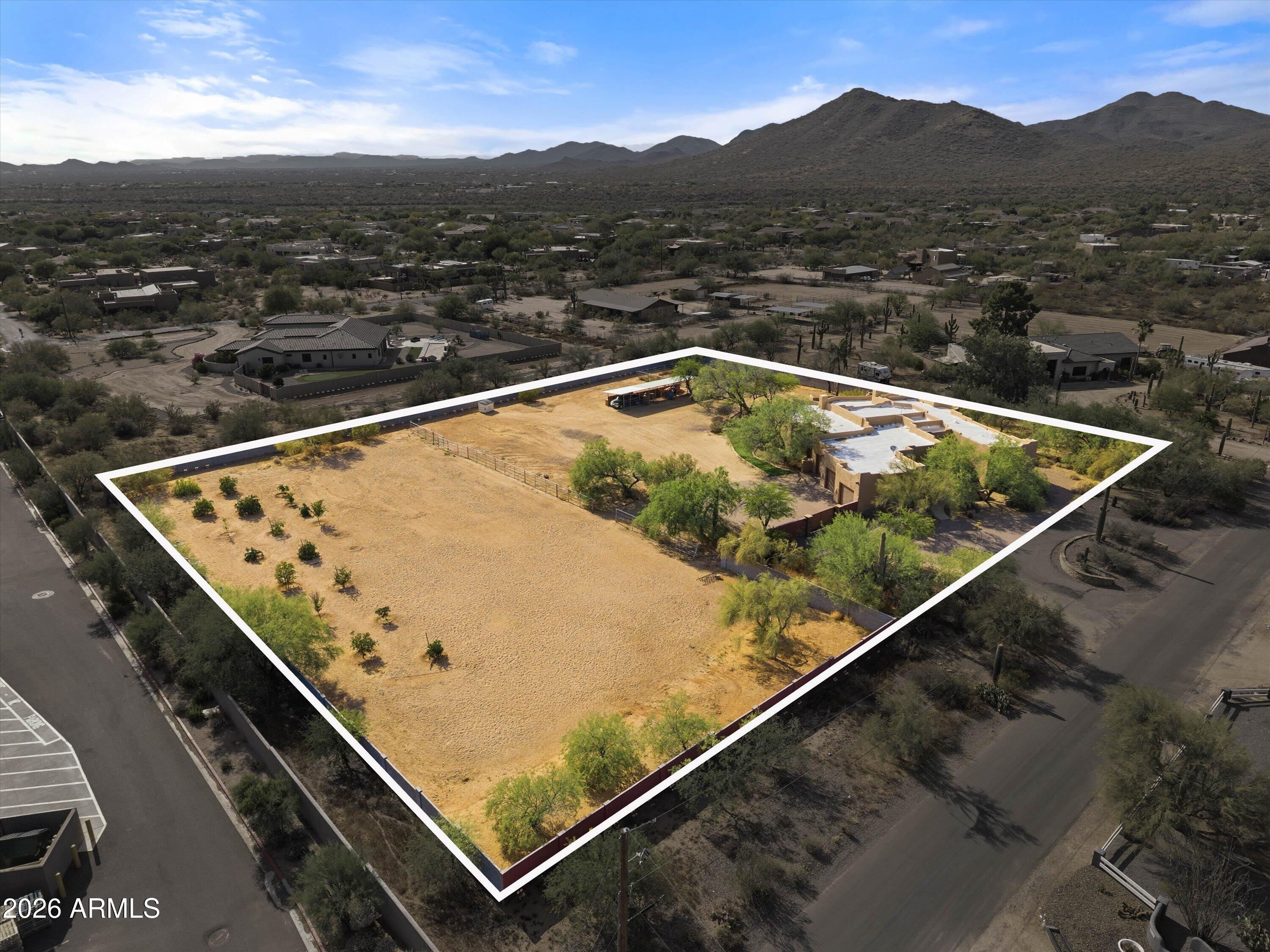 PRIVATE 2.50 ACRE HORSE PROPERTY
NE4 SW4 SW4 SW4 2.50 AC - Residential