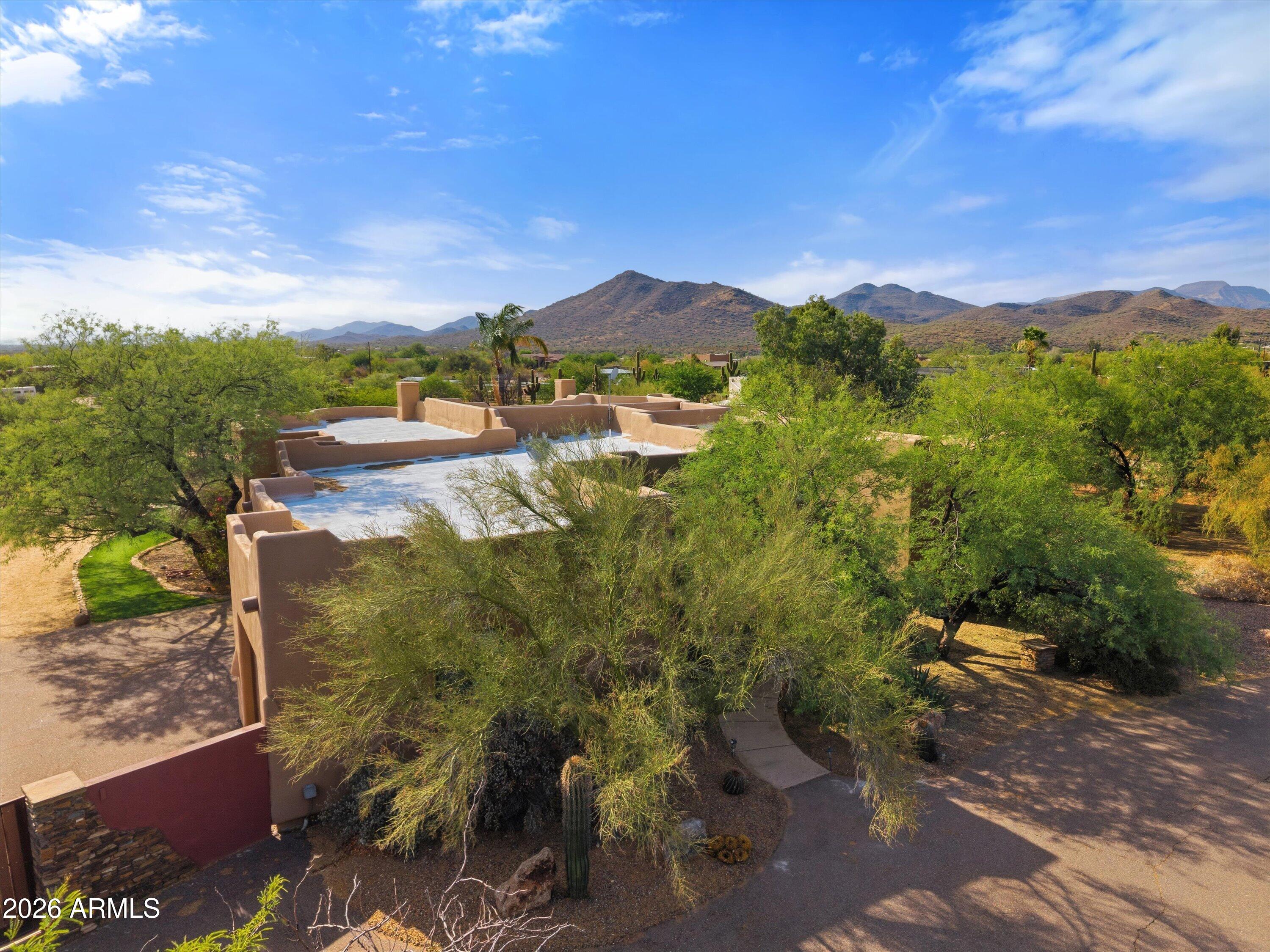 PRIVATE 2.50 ACRE HORSE PROPERTY
NE4 SW4 SW4 SW4 2.50 AC - Residential