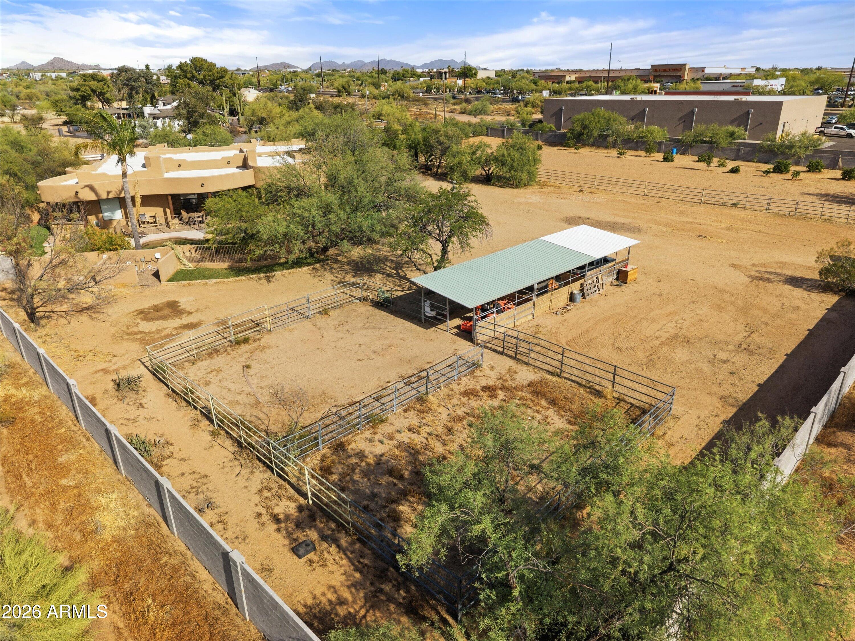 PRIVATE 2.50 ACRE HORSE PROPERTY
NE4 SW4 SW4 SW4 2.50 AC - Residential