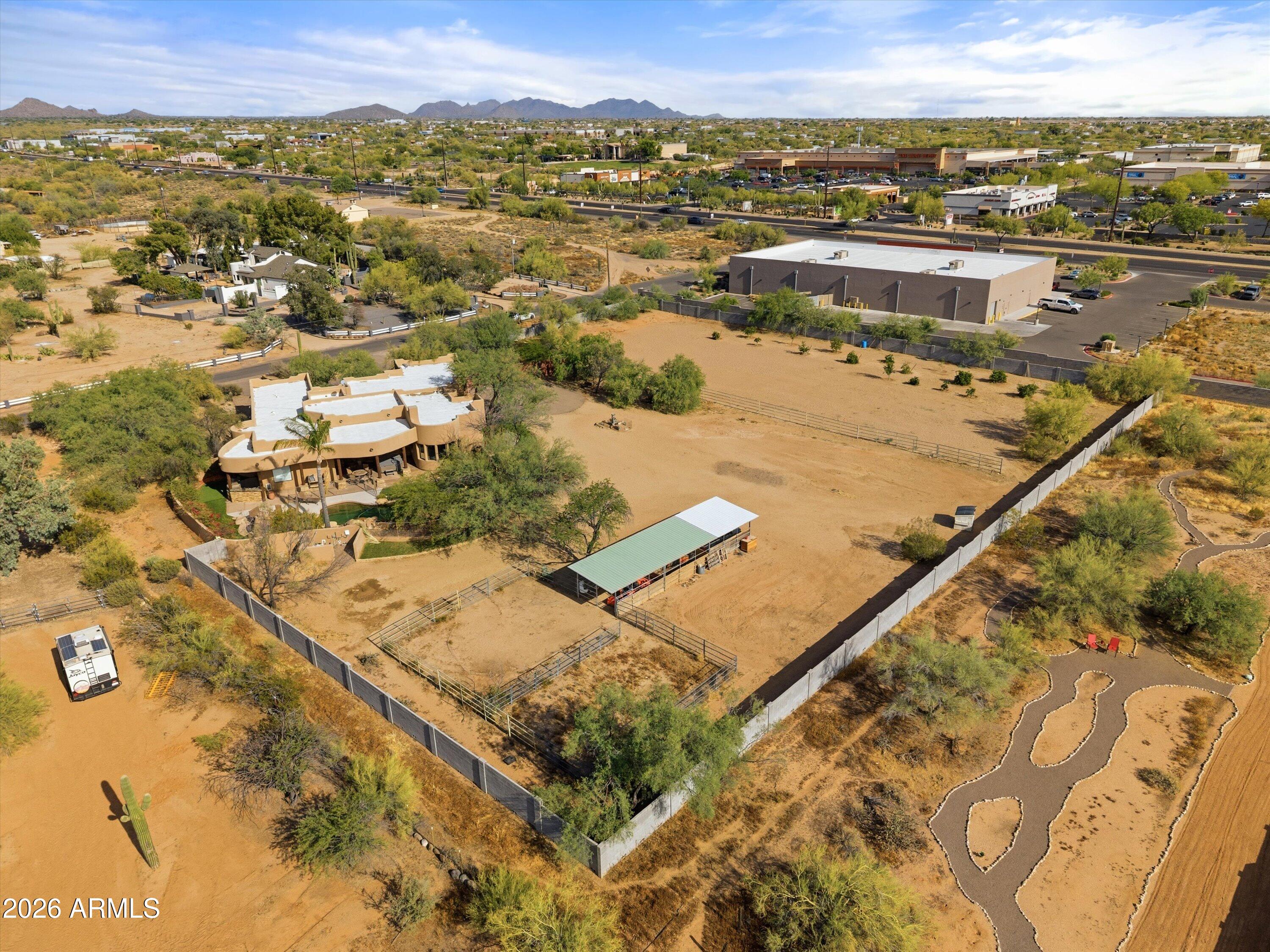 PRIVATE 2.50 ACRE HORSE PROPERTY
NE4 SW4 SW4 SW4 2.50 AC - Residential