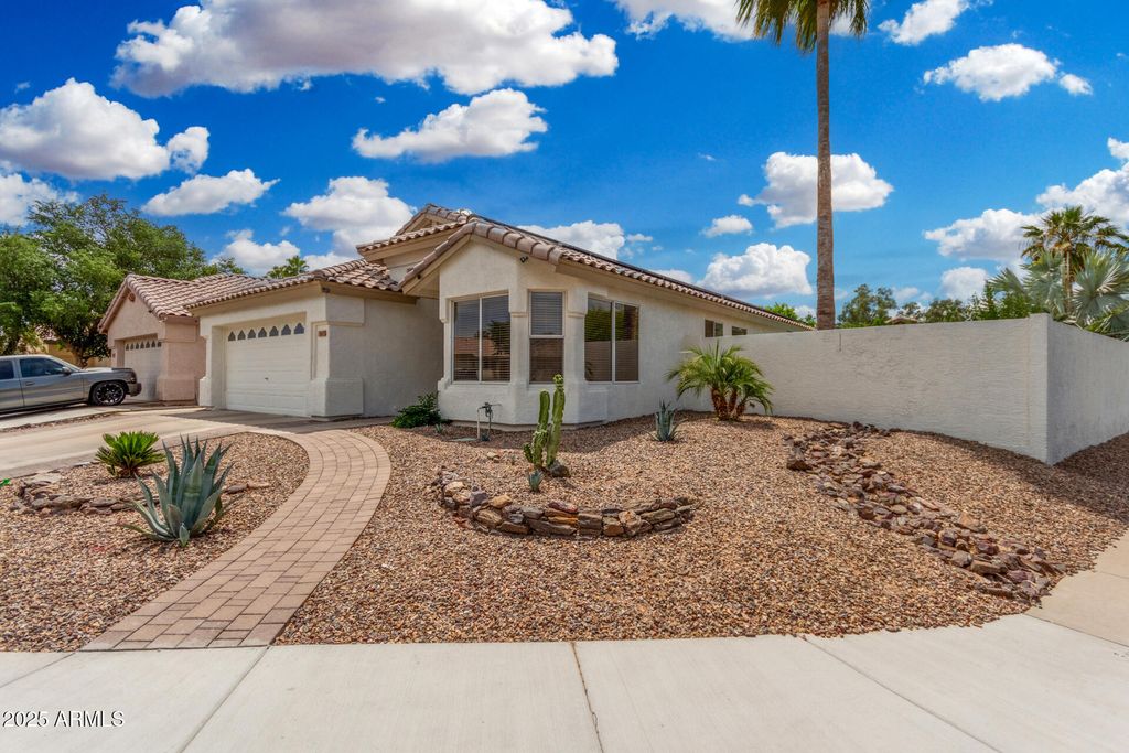Photo of 1653 E Gail Drive, Chandler, AZ 85225 (MLS # 6997514)