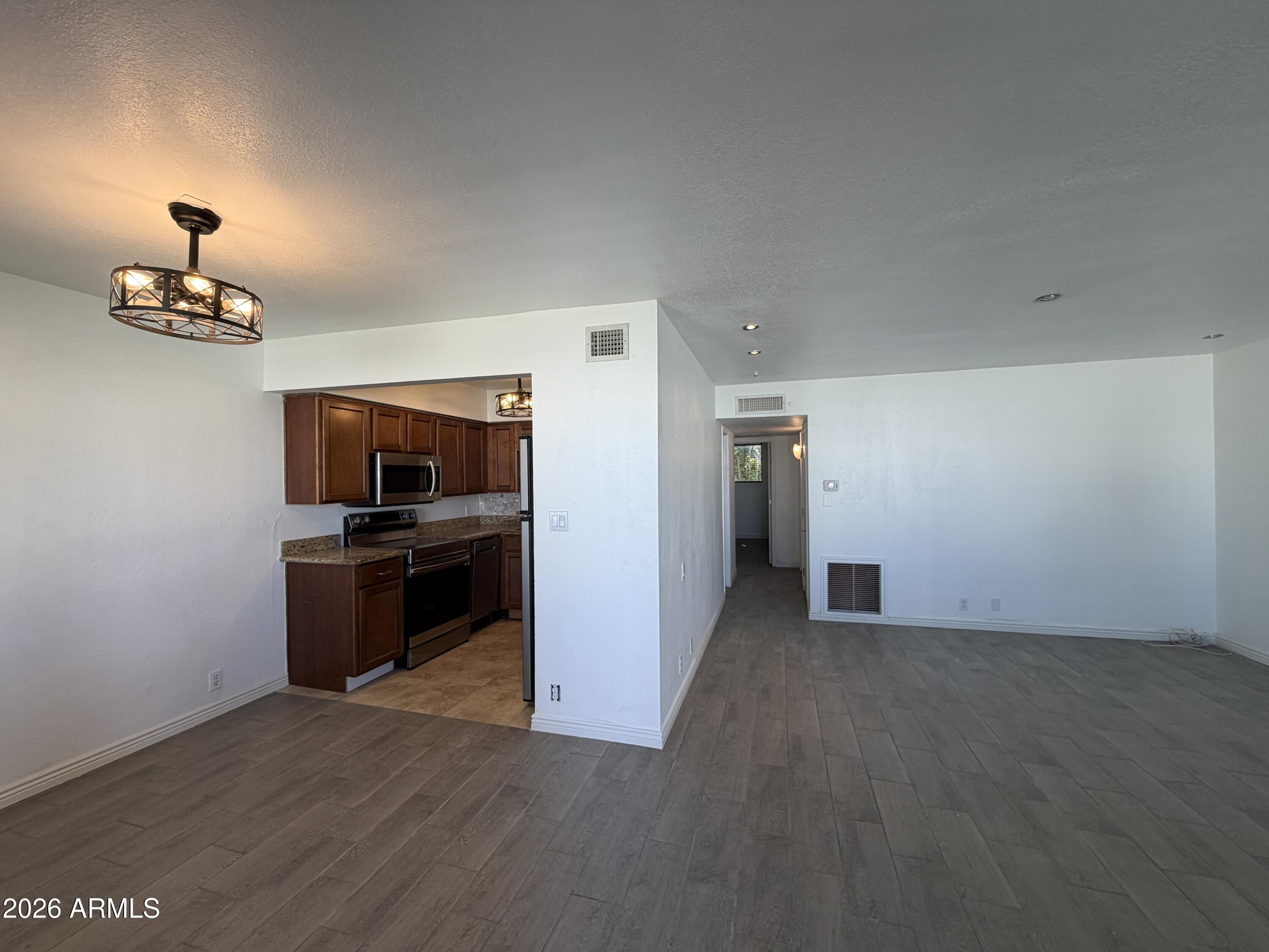 1702 W TUCKEY Lane 209