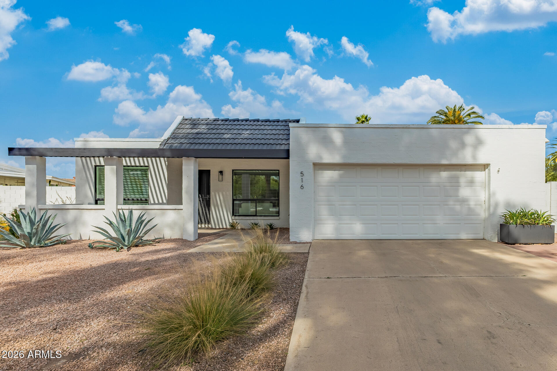 516 E PIPING ROCK Road