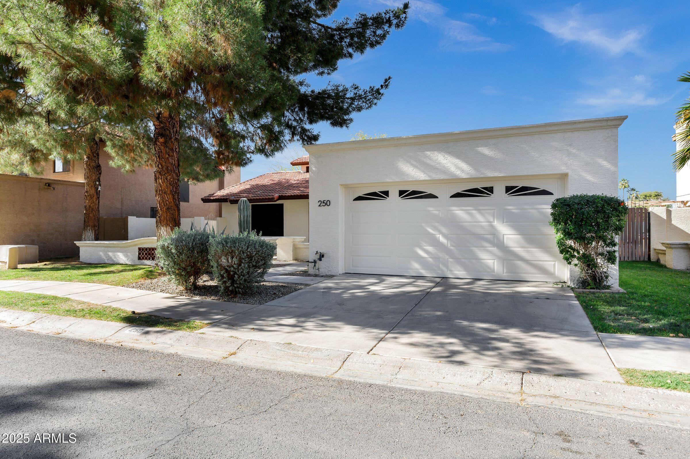 250 E BARBARITA Avenue