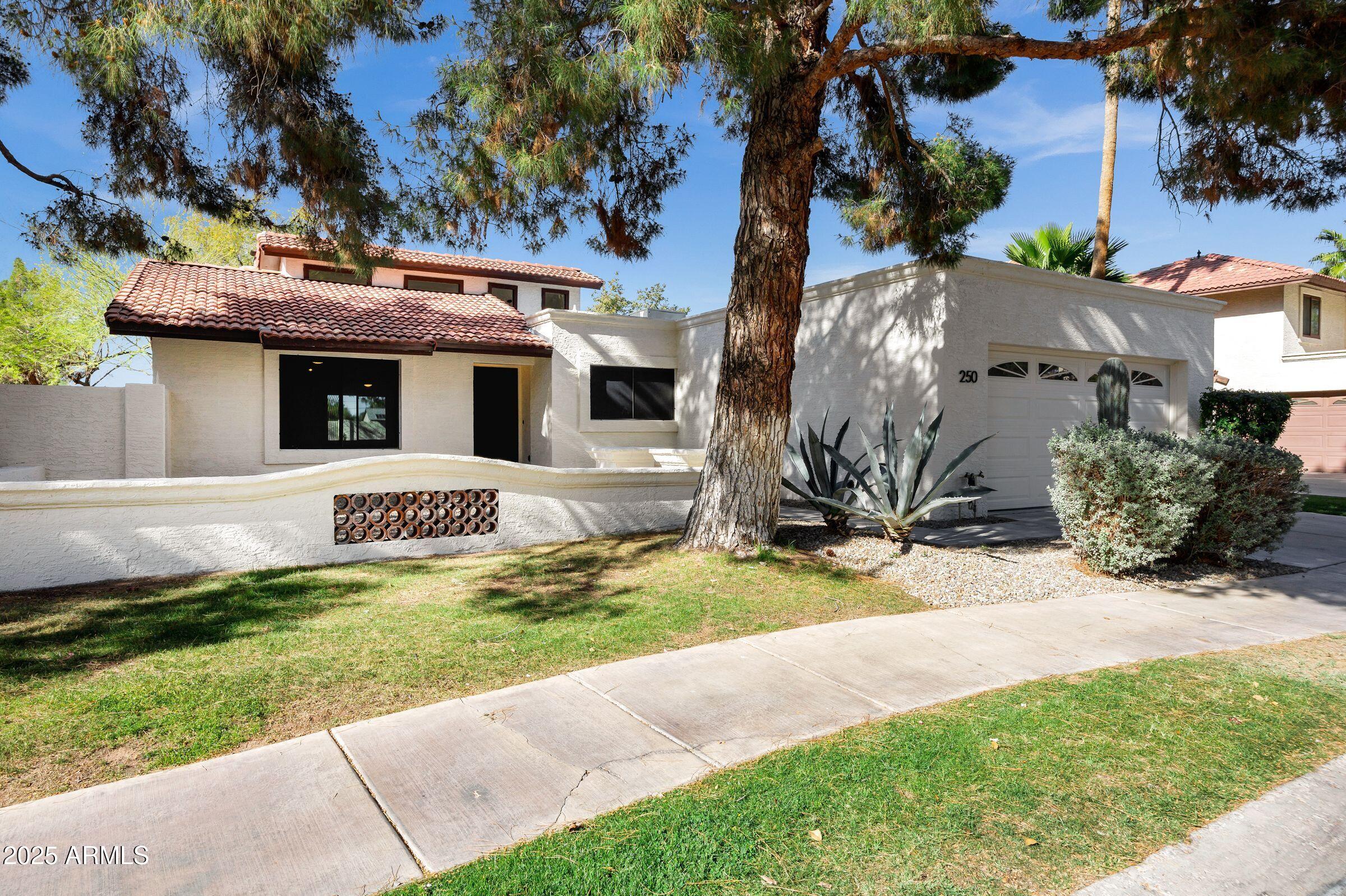 250 E BARBARITA Avenue
