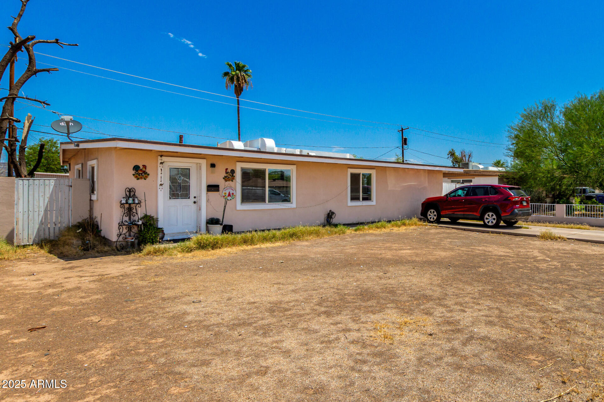 2744 W CAMPBELL Avenue