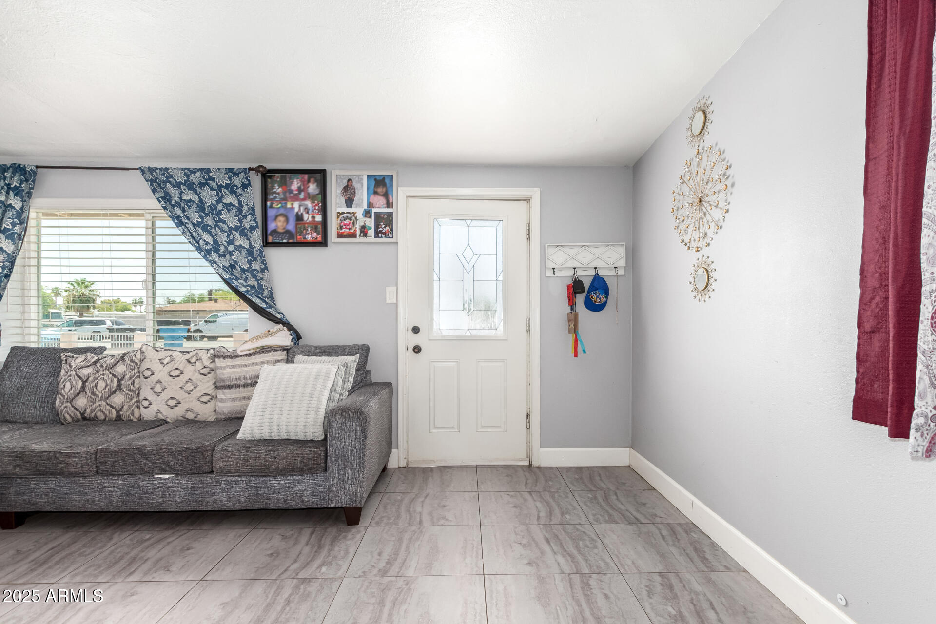 2744 W CAMPBELL Avenue