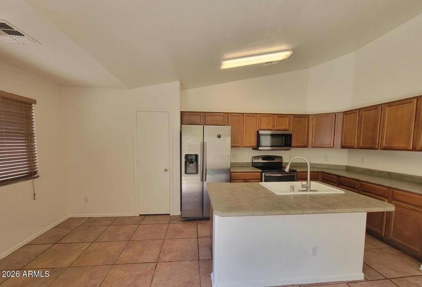 3133 W HUNTINGTON Drive