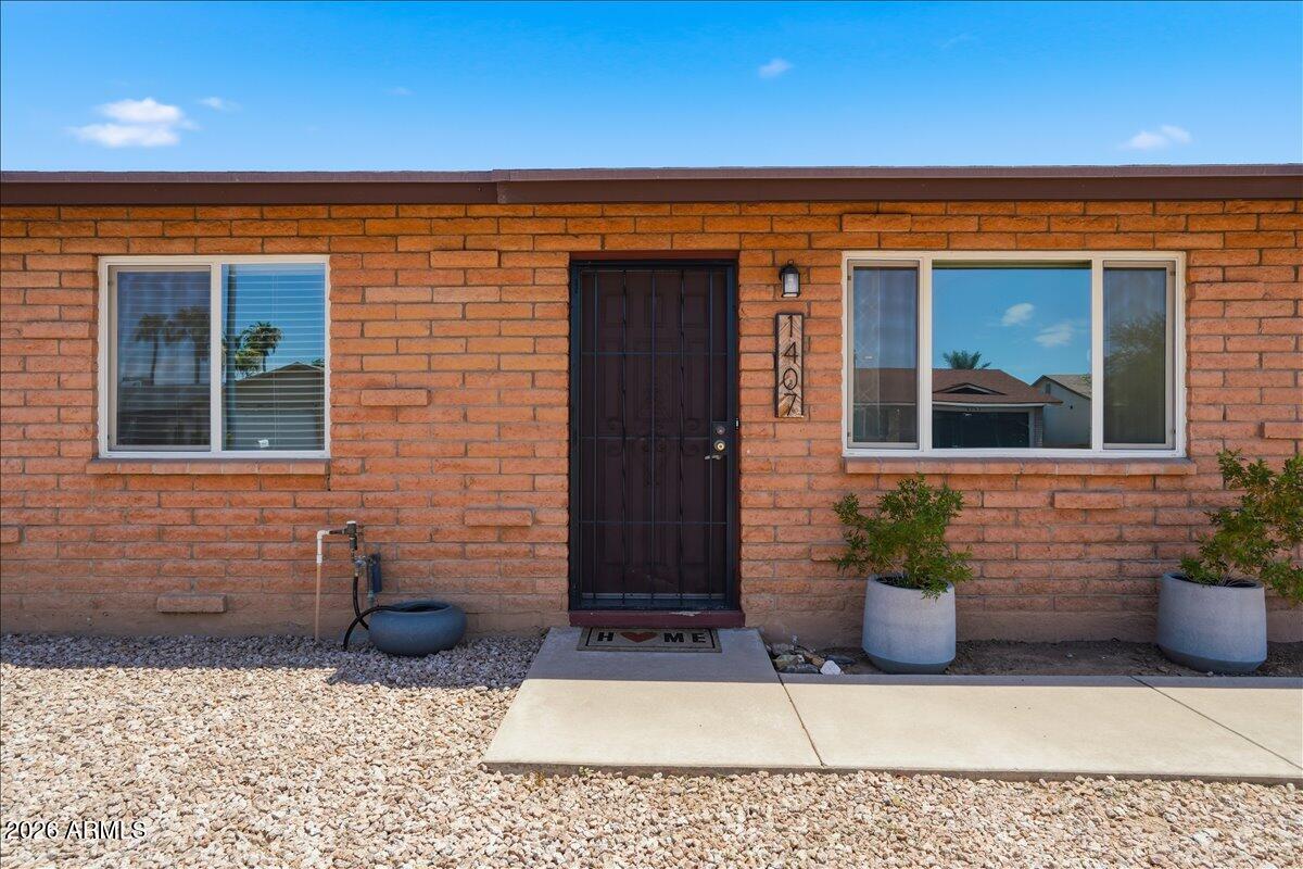 1407 W ROSAL Place