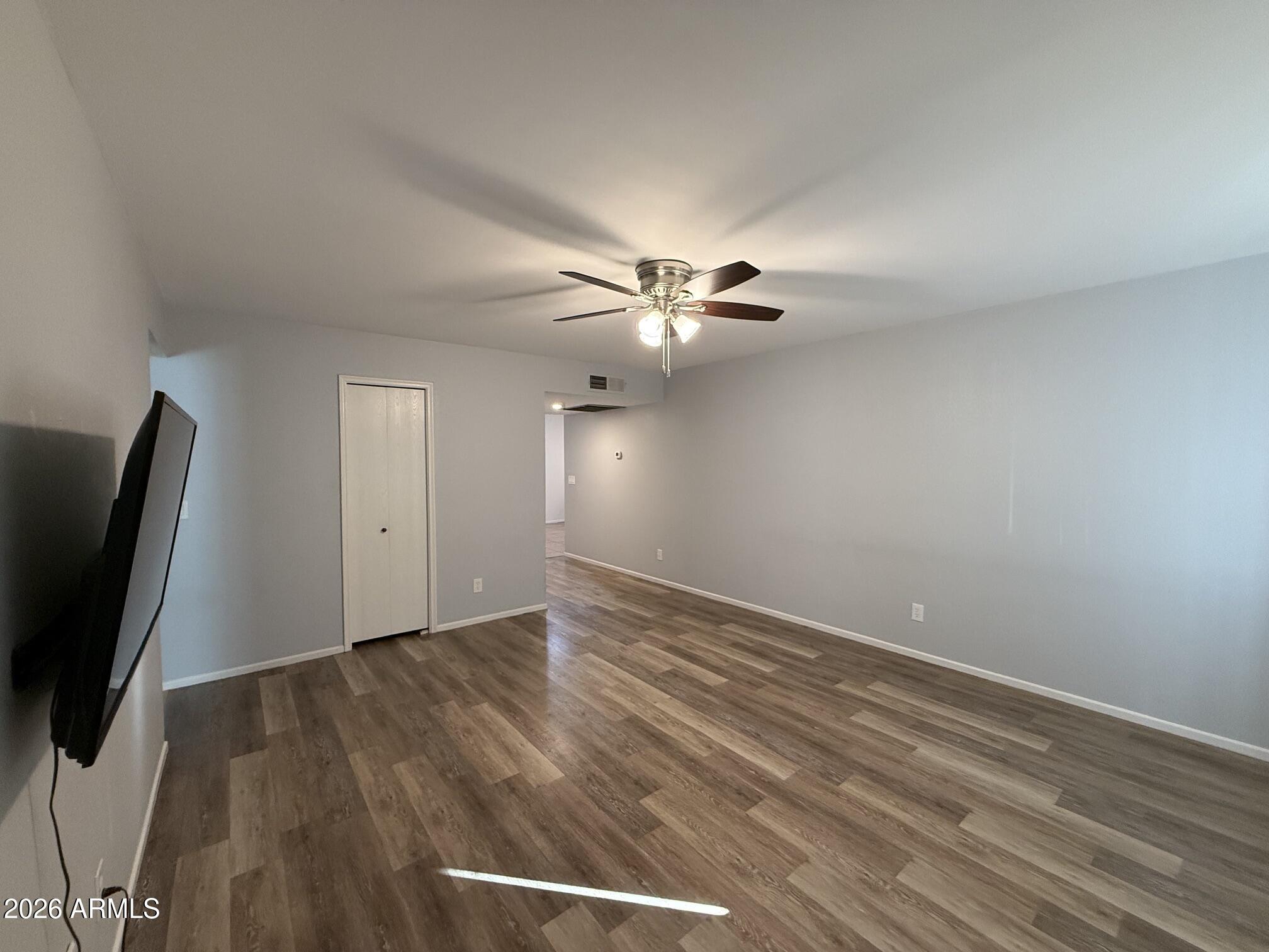 1407 W ROSAL Place