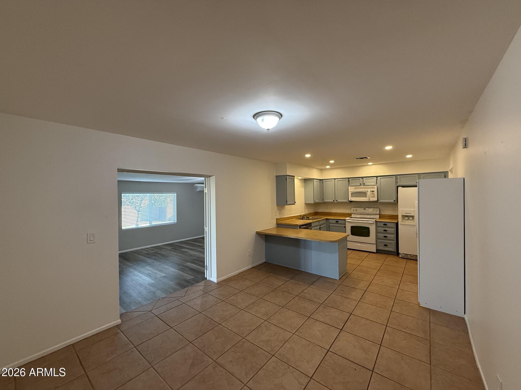 1407 W ROSAL Place