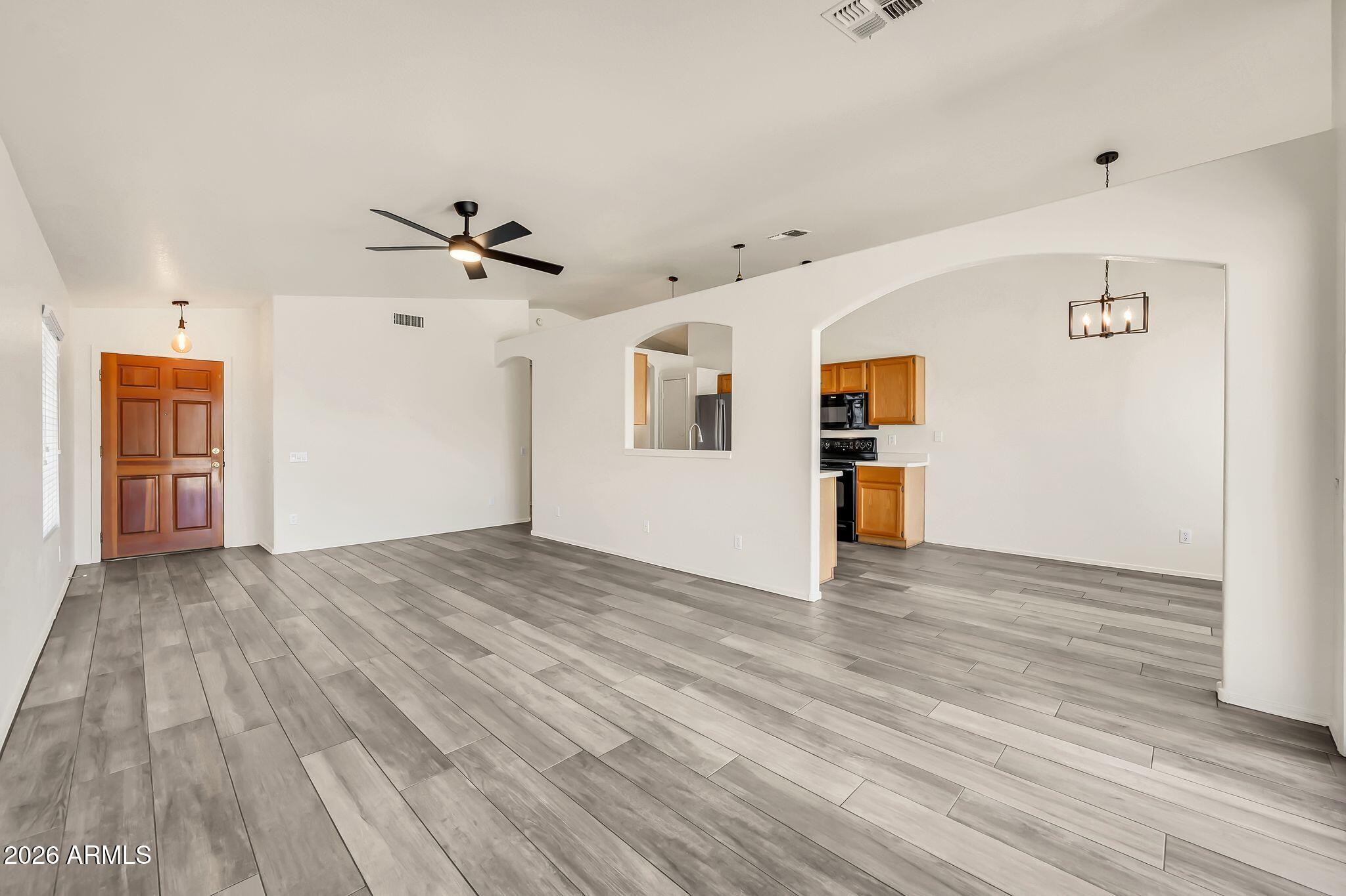 145 W Merrill Court