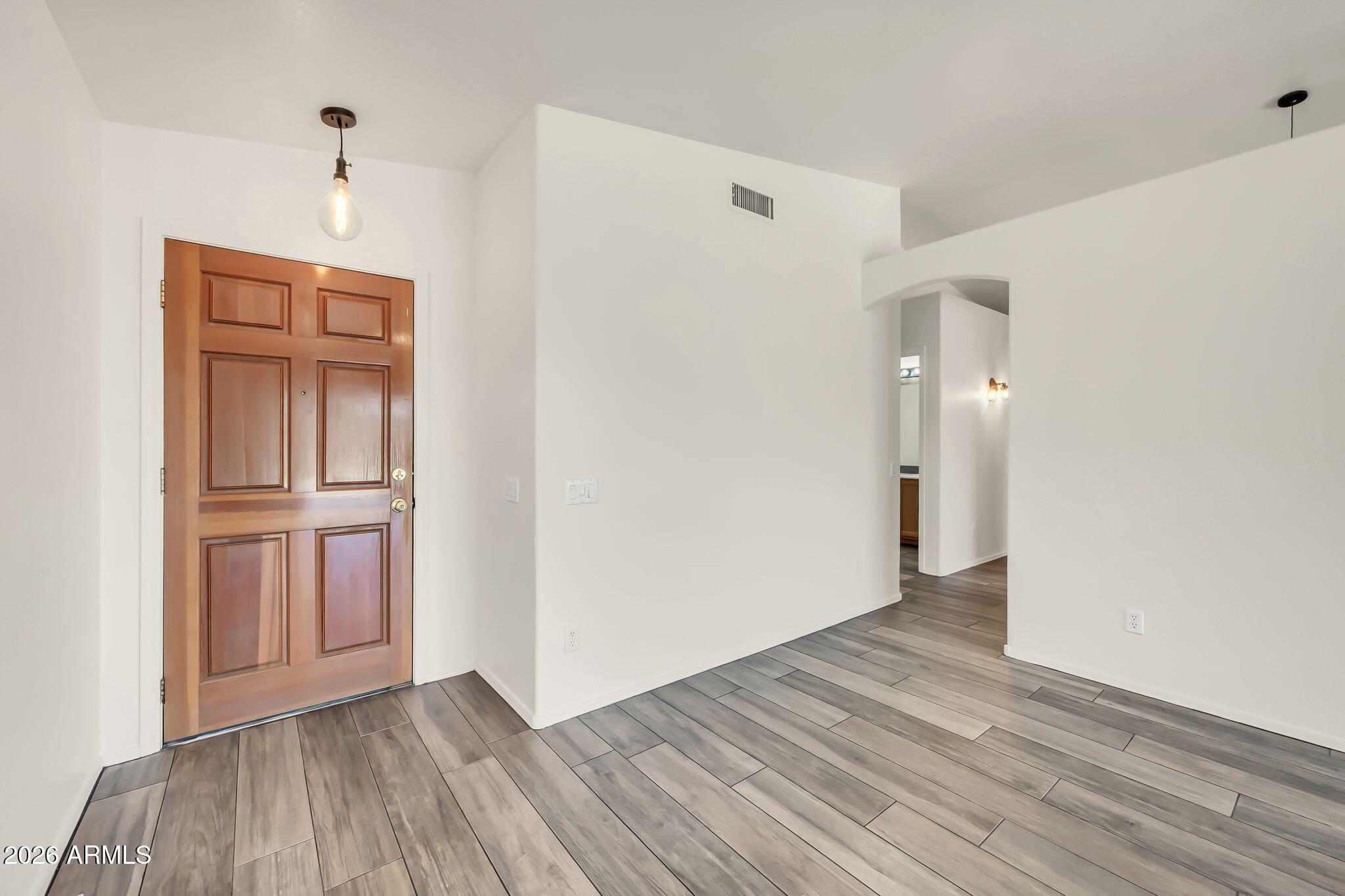 145 W Merrill Court