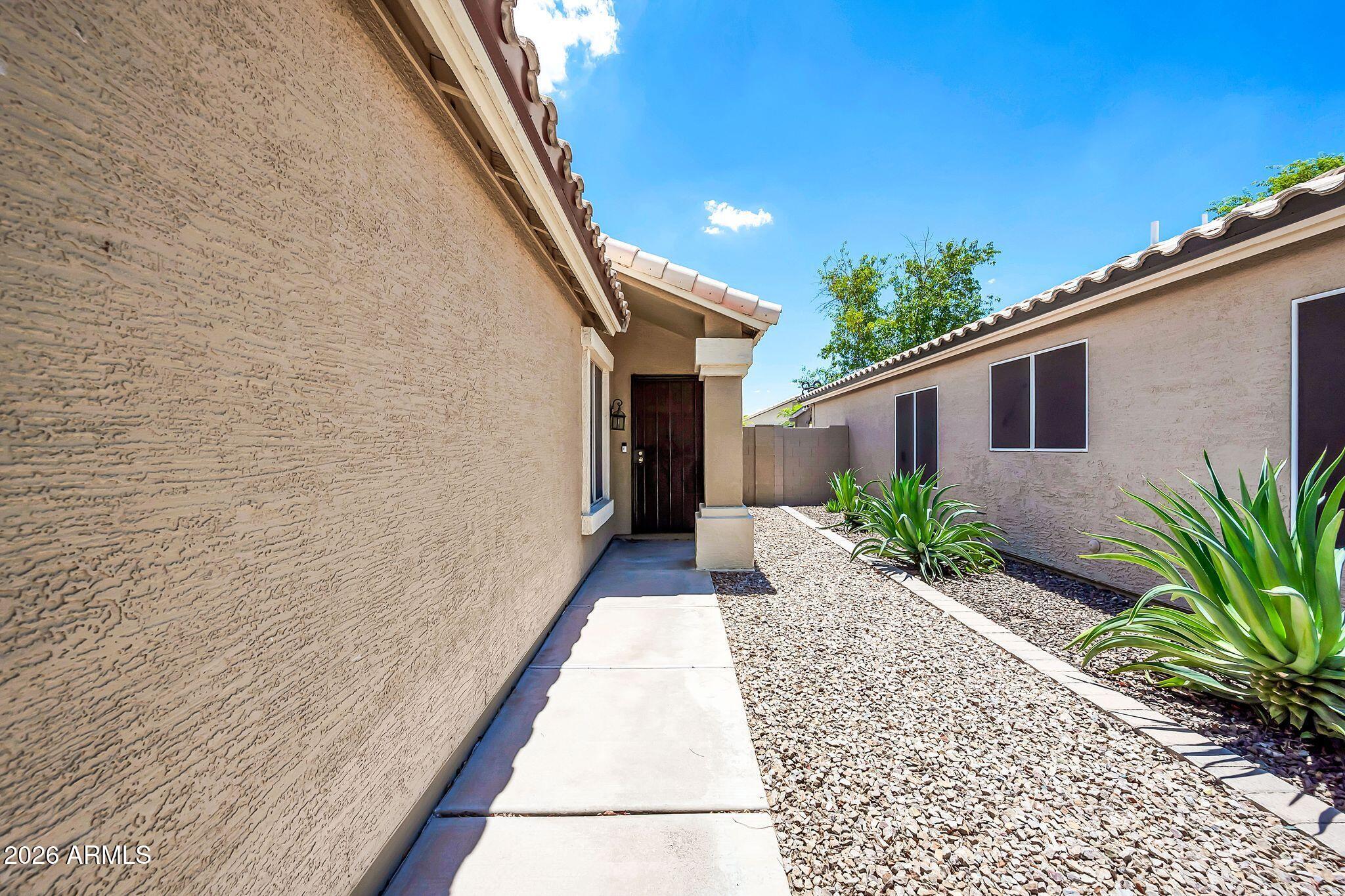 145 W Merrill Court