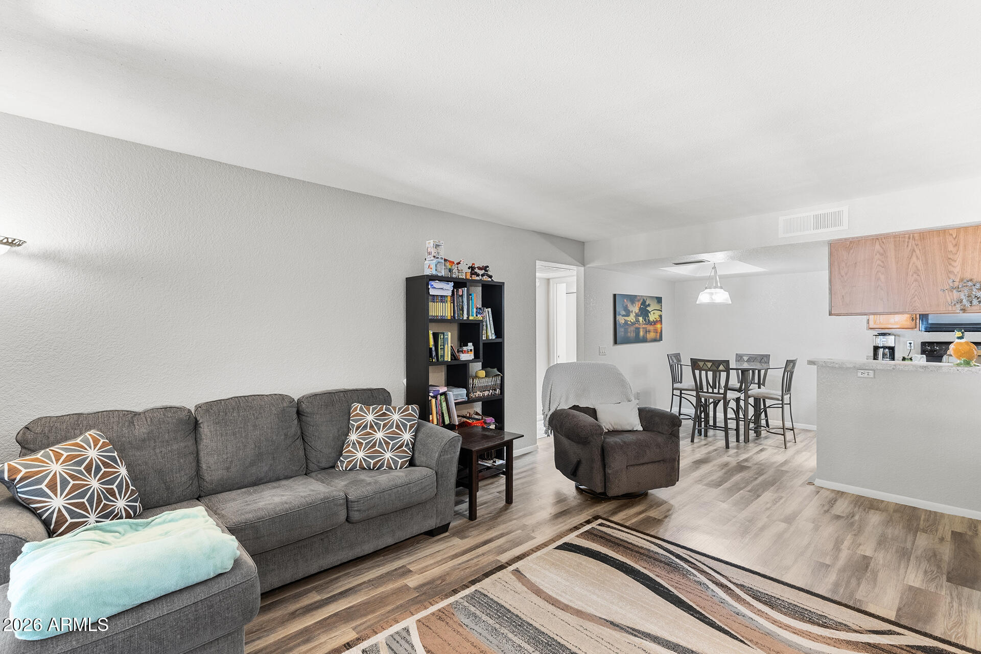 2146 W ISABELLA Avenue 215
