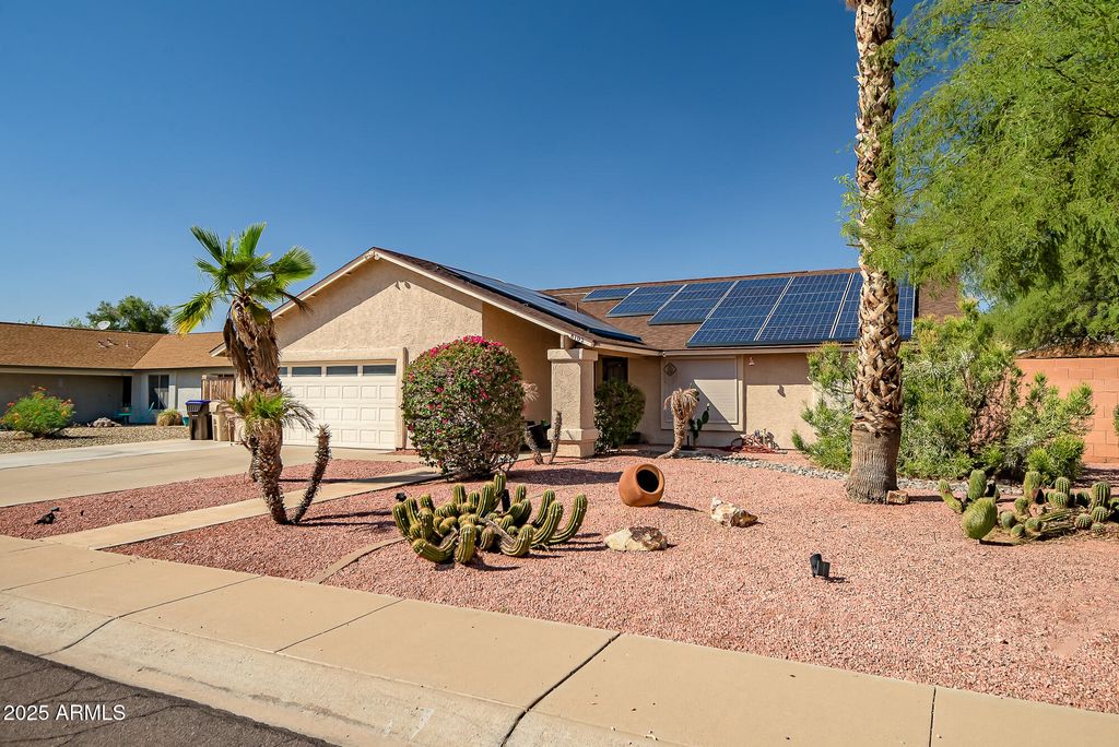 Photo of 8102 W Windrose Drive, Peoria, AZ 85381 (MLS # 6920477)