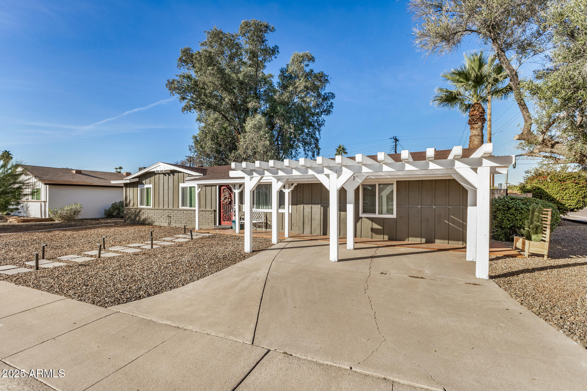 2302 W BERRIDGE Lane