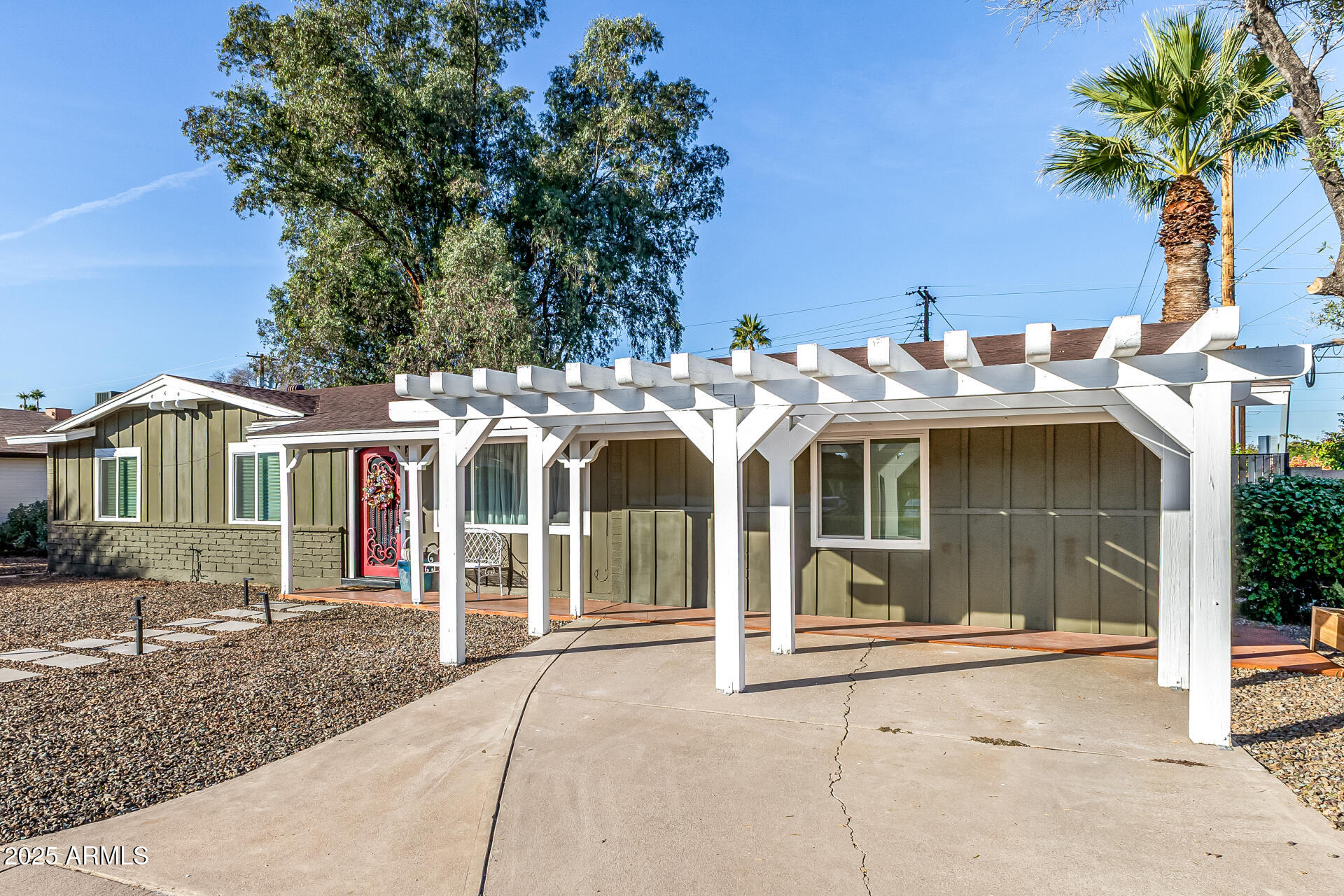 2302 W BERRIDGE Lane