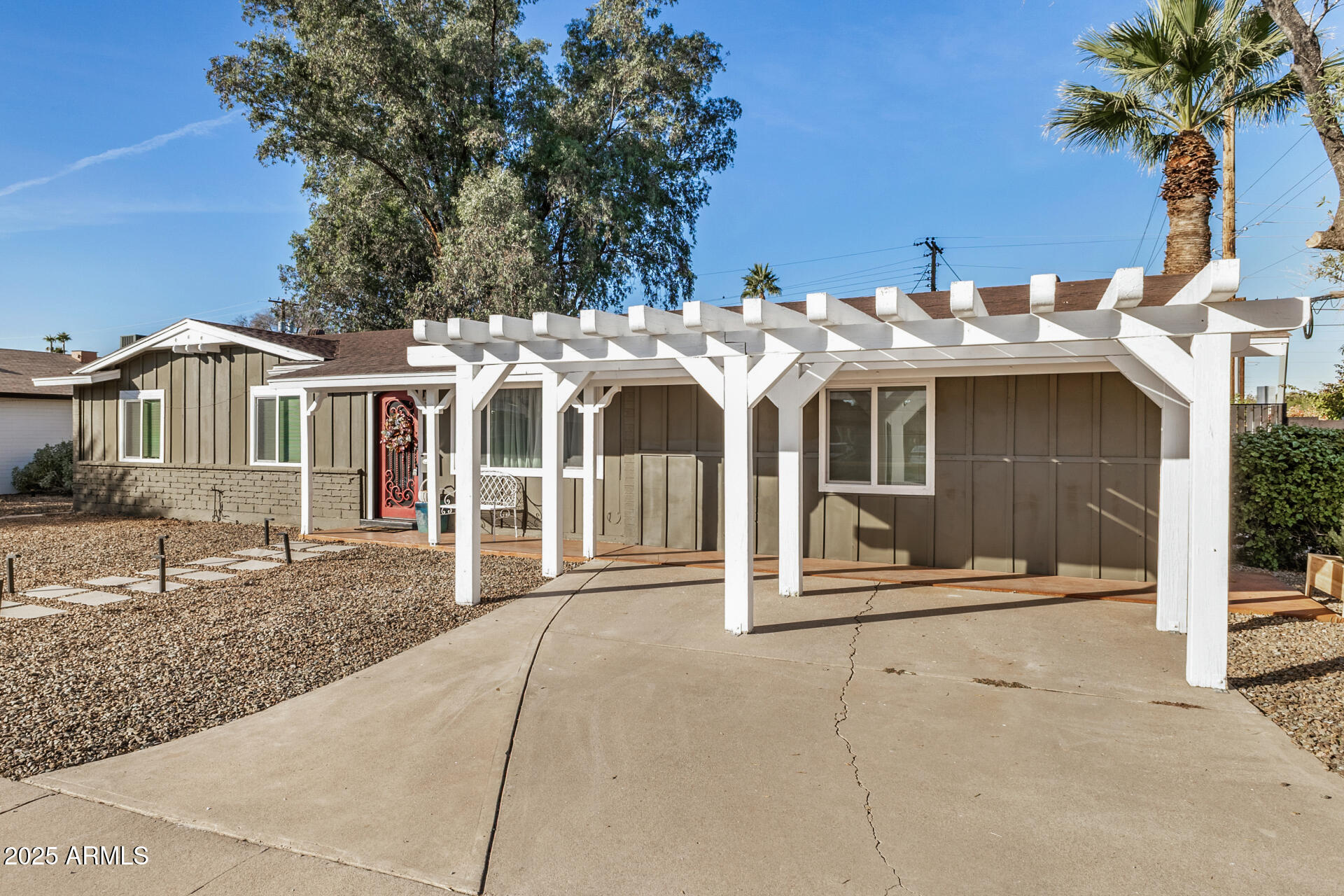 2302 W BERRIDGE Lane