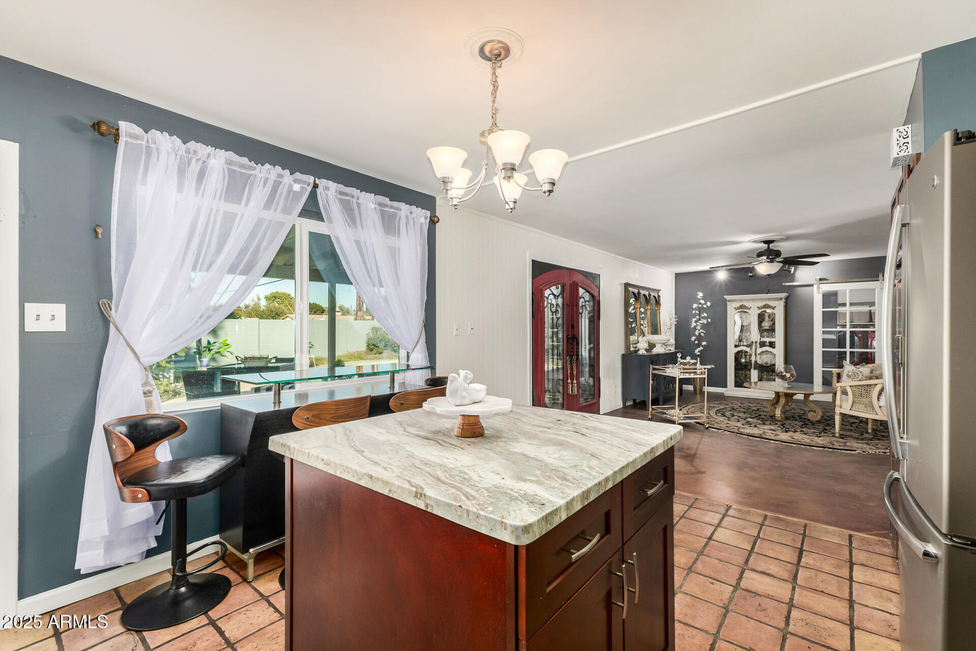 2302 W BERRIDGE Lane