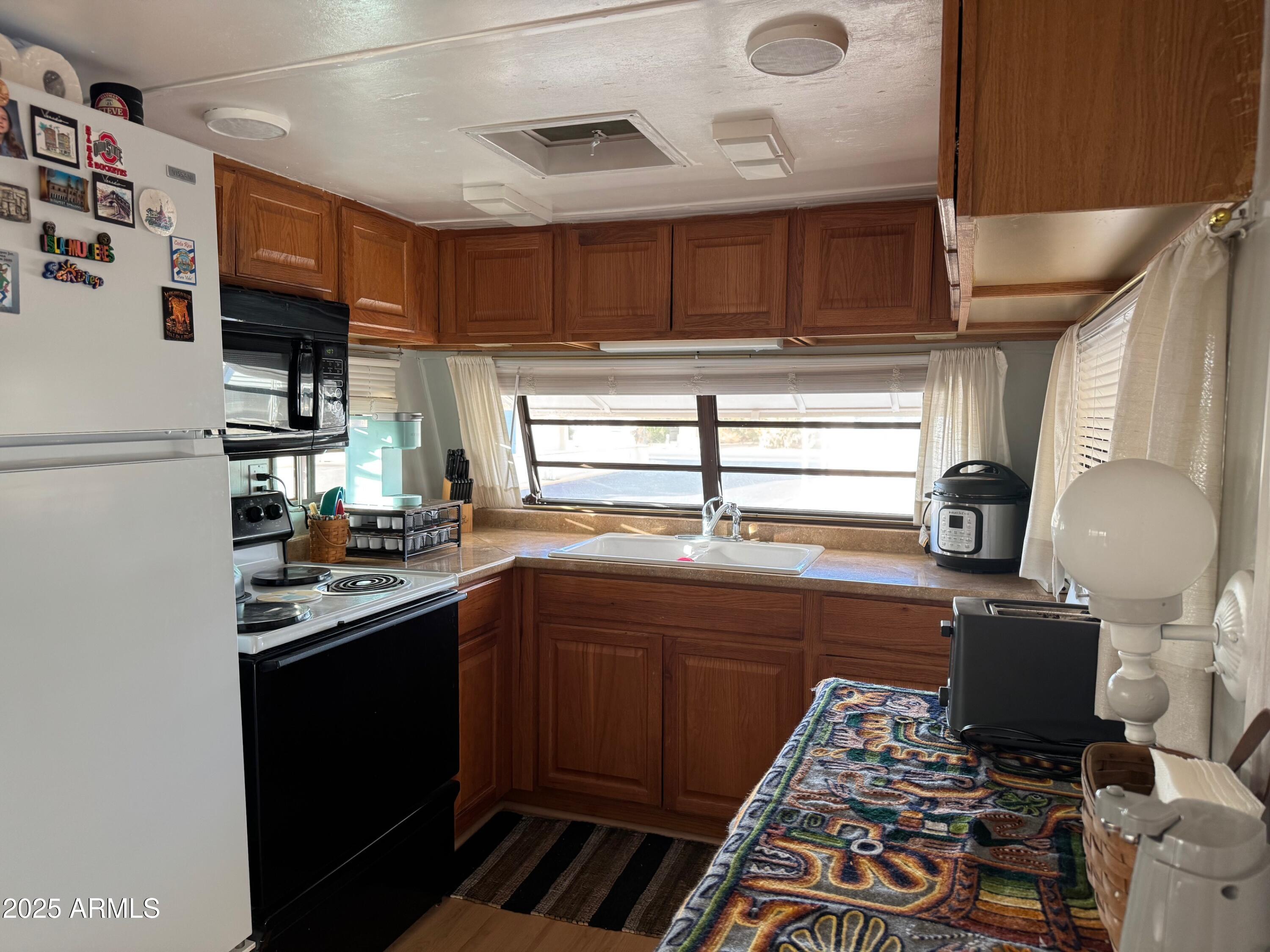 301 E MESQUITE Drive