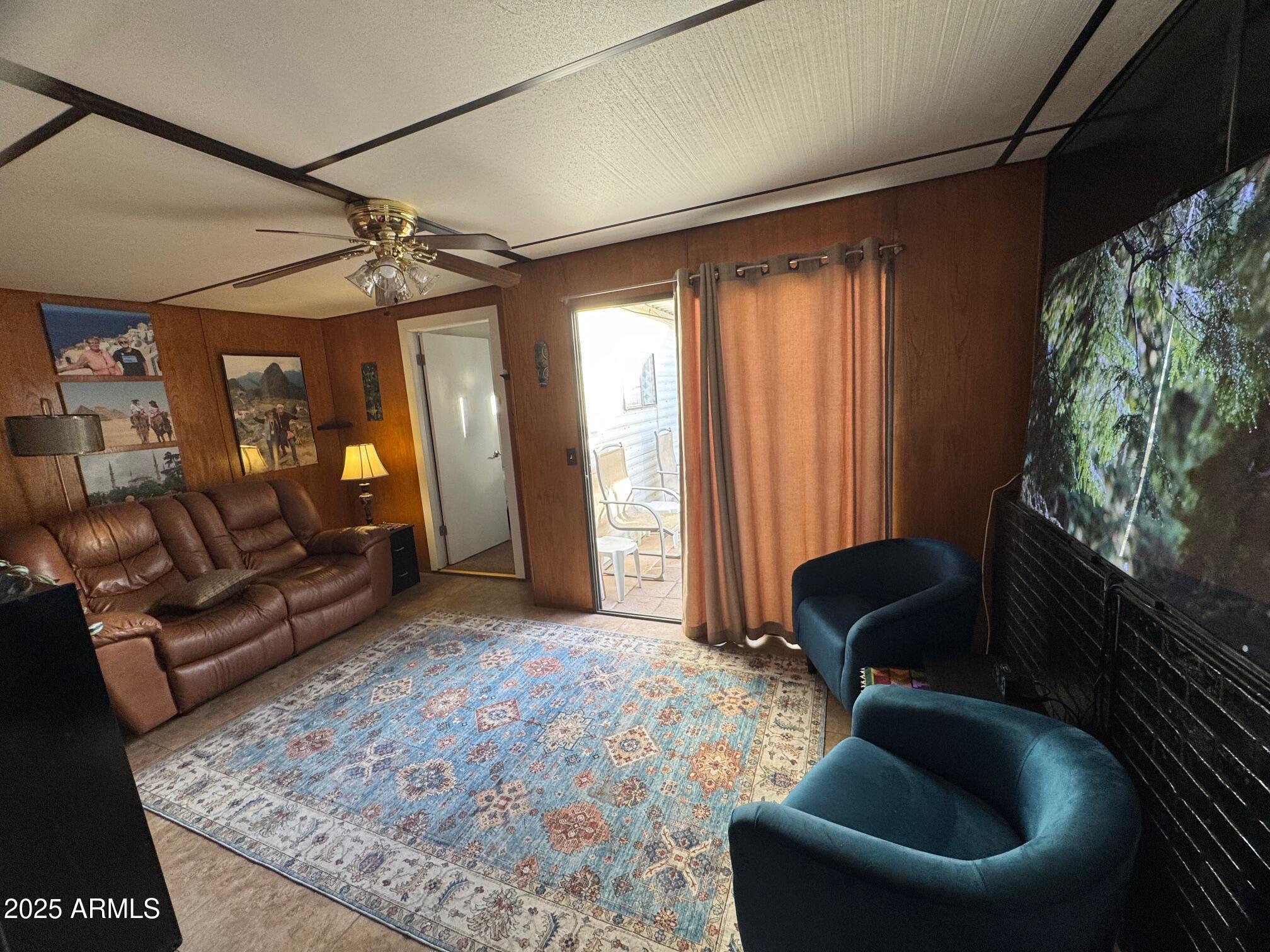 301 E MESQUITE Drive