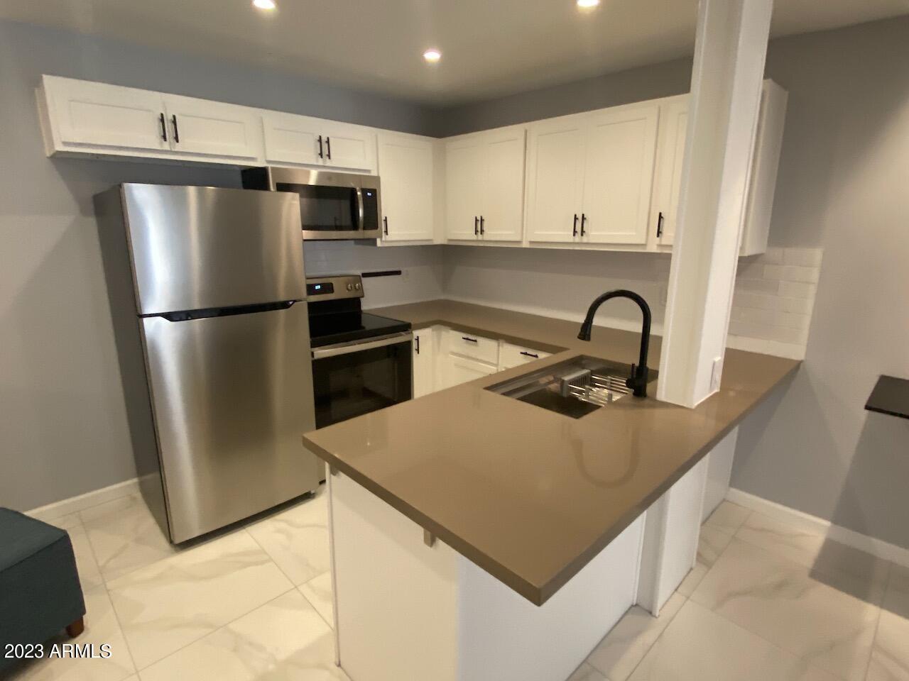 1820 E Morten Avenue Unit 123