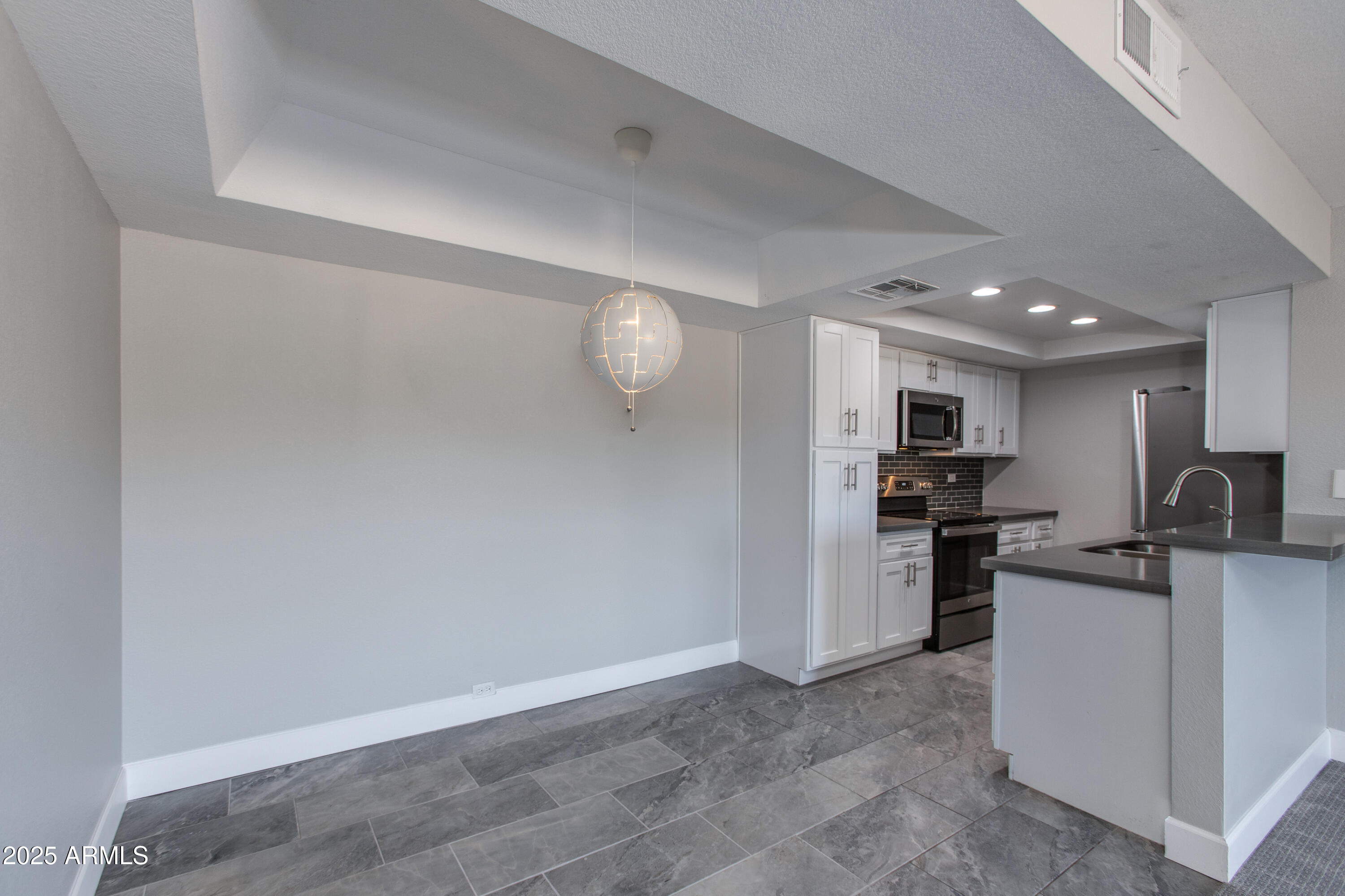 10410 N CAVE CREEK Road 2011