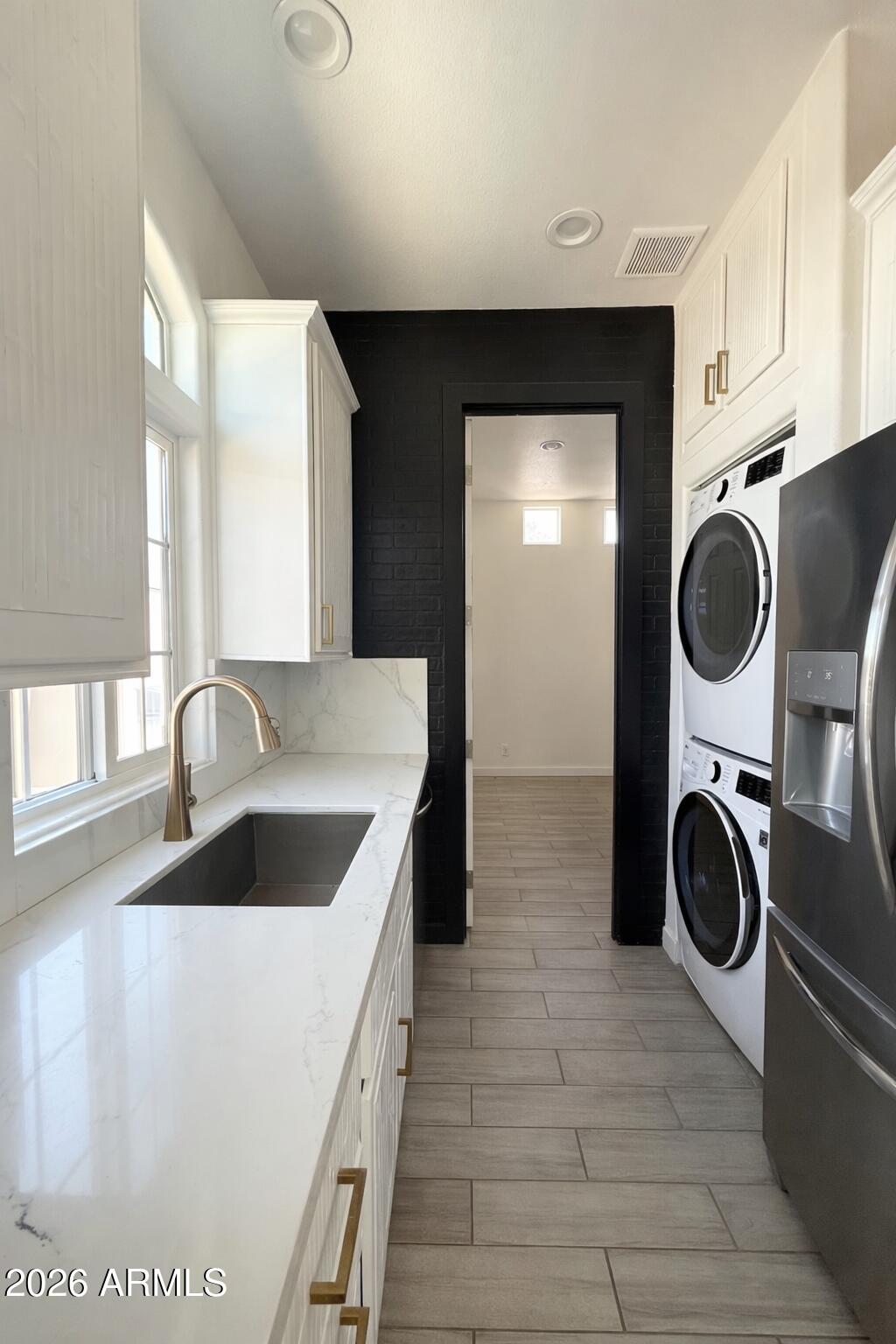 201 S GREENFIELD Road 215