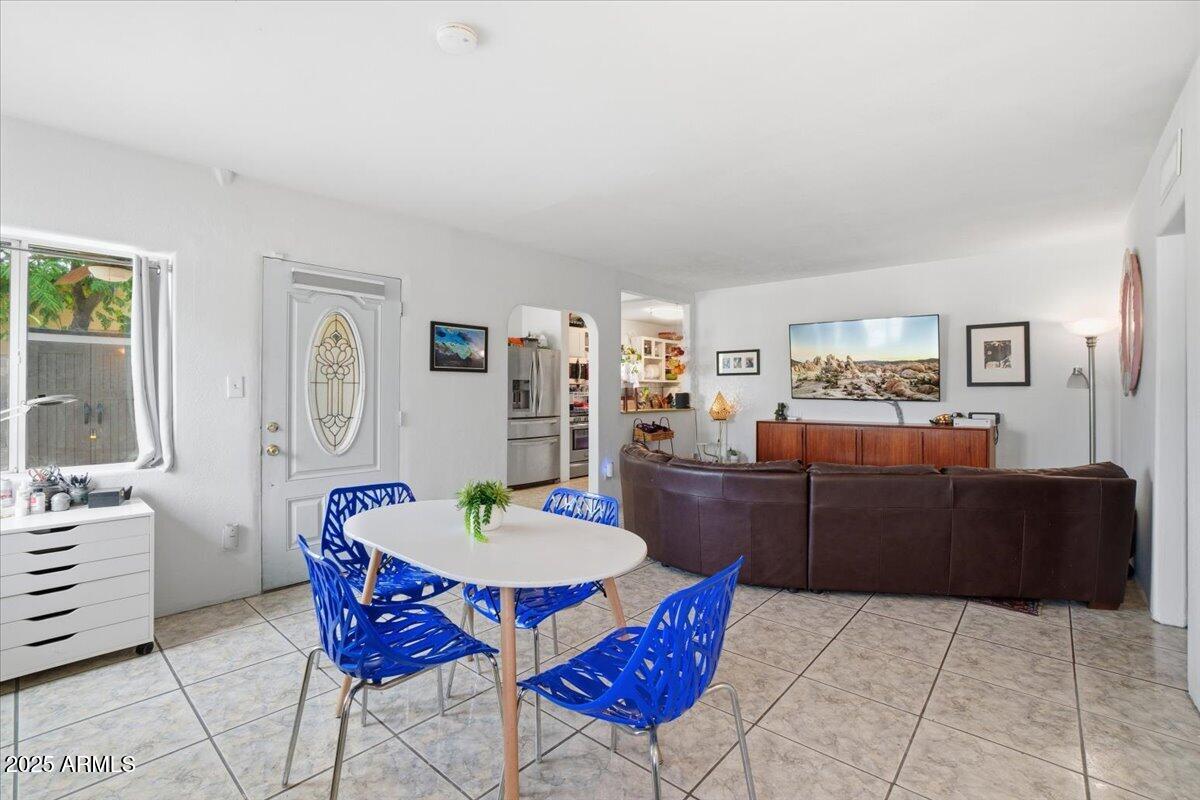 1441 E DIAMOND Street