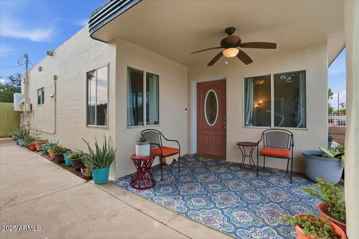 1441 E DIAMOND Street