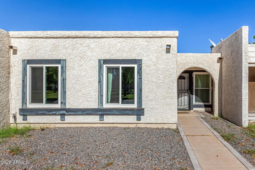 Photo of 2310 W Carson Drive, Tempe, AZ 85282 (MLS # 6916469)