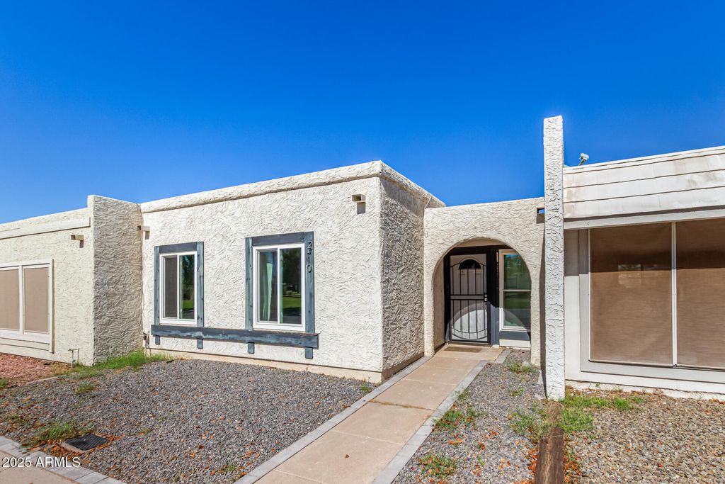 Photo of 2310 W Carson Drive, Tempe, AZ 85282 (MLS # 6916469)