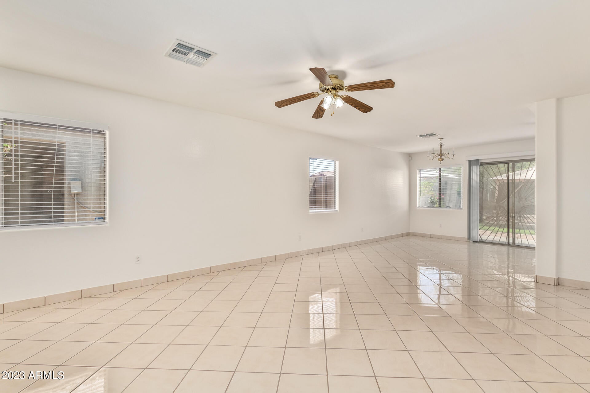 1525 W BURGESS Lane