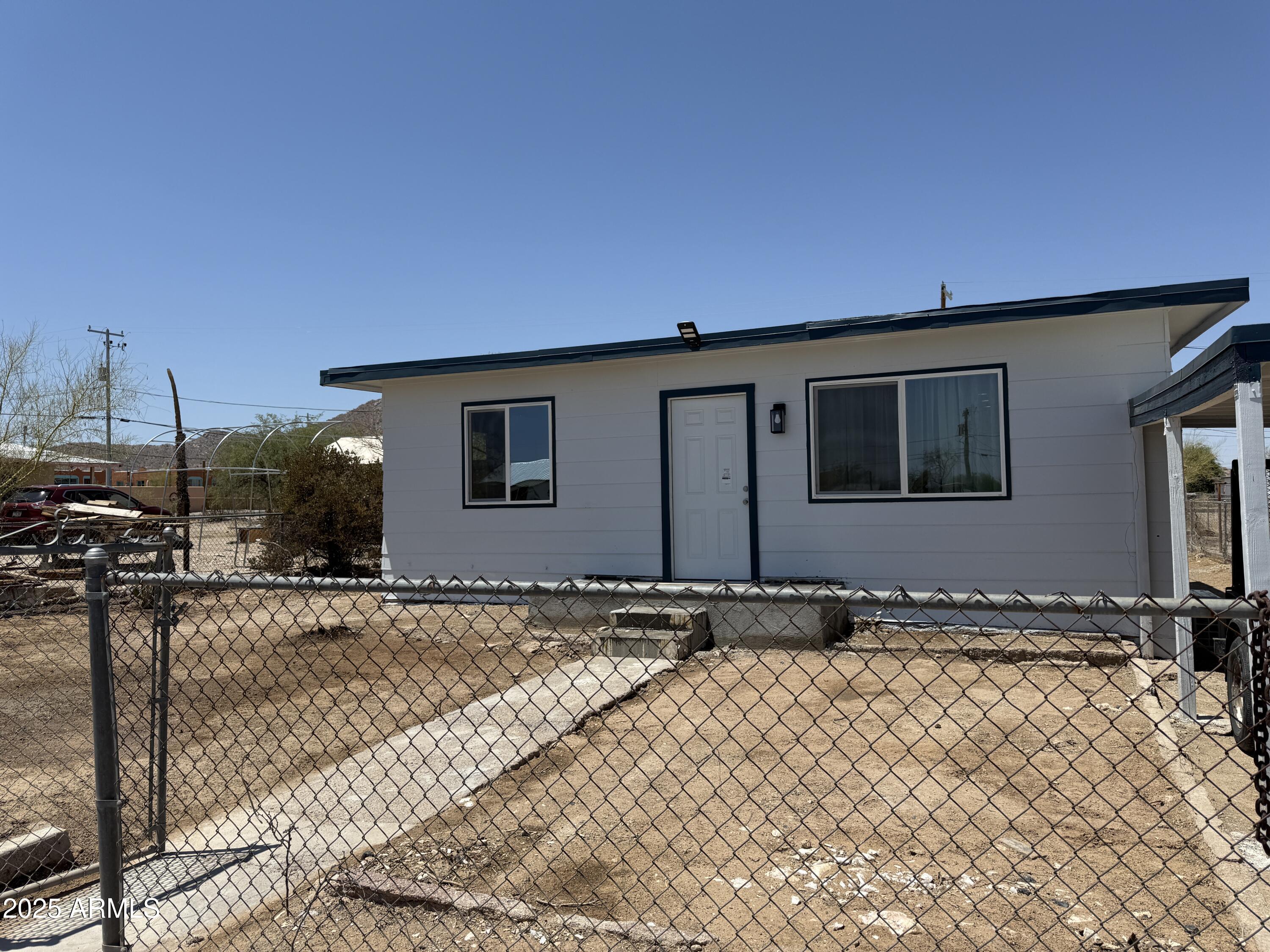 921 N THOMPSON Avenue