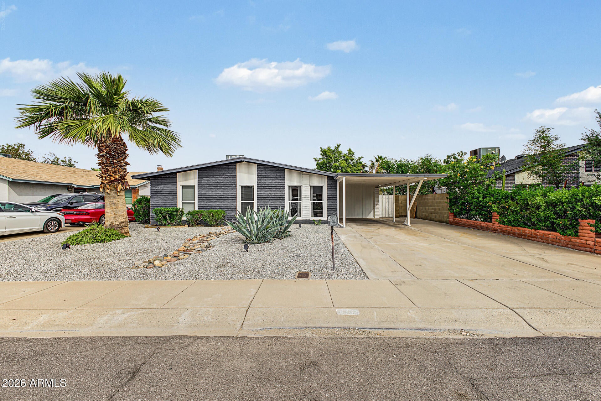 6738 W MEDLOCK Drive
