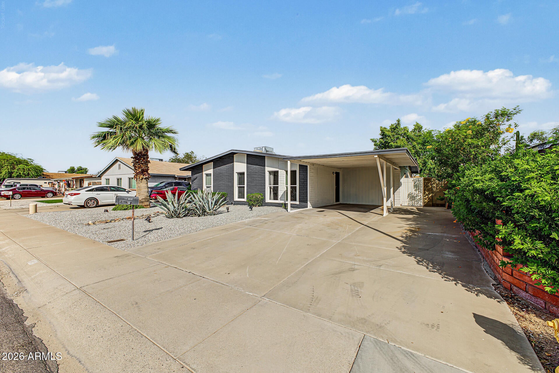 6738 W MEDLOCK Drive
