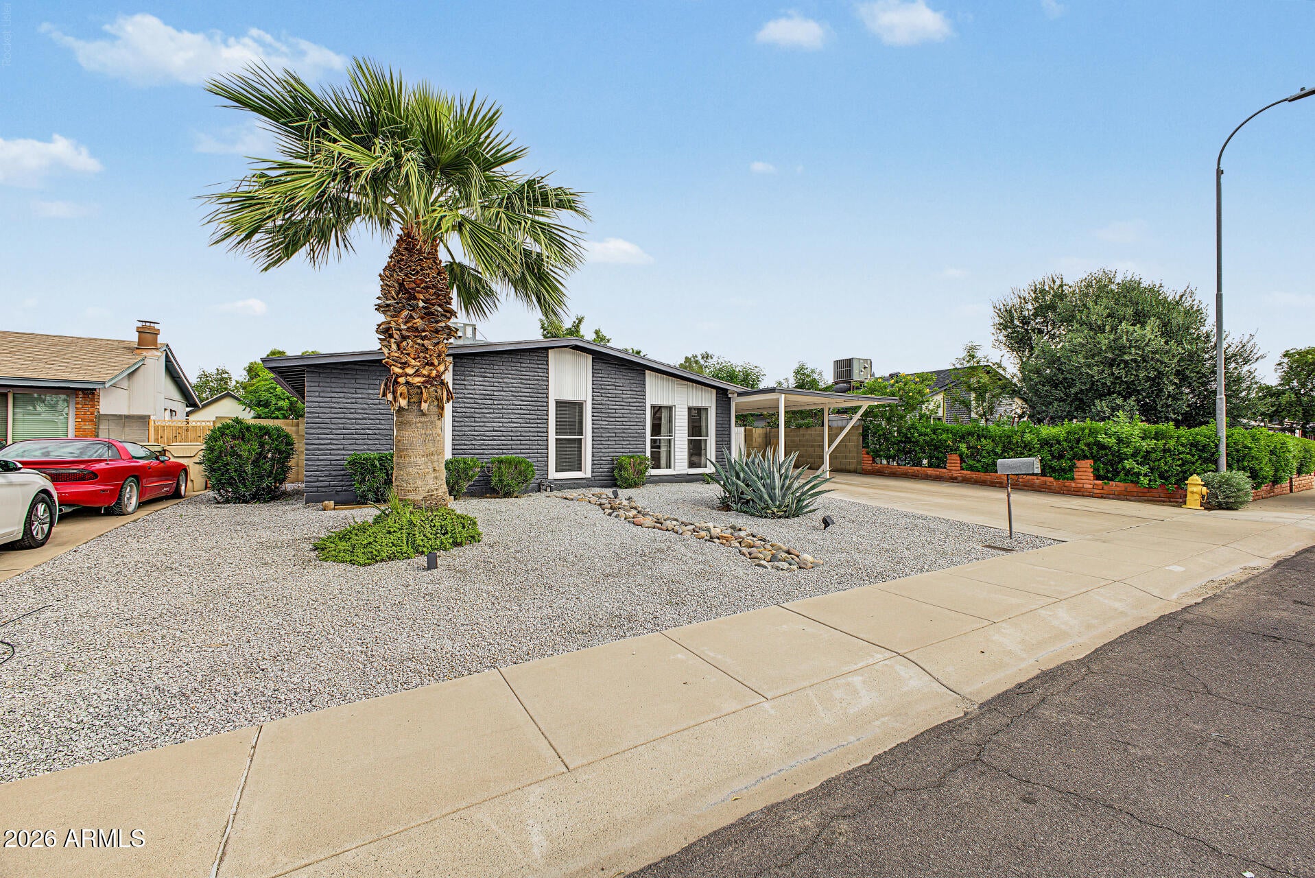 6738 W MEDLOCK Drive