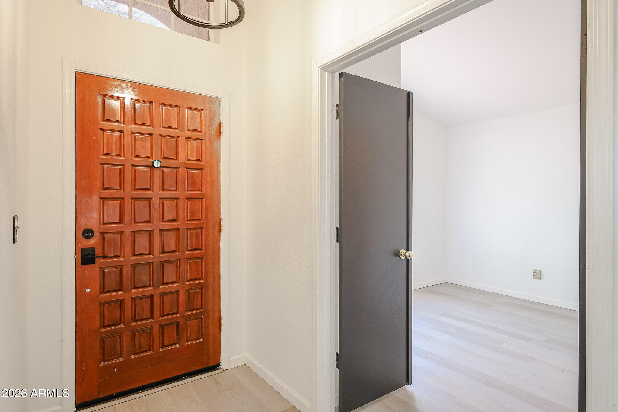 1004 E ANNETTE Drive