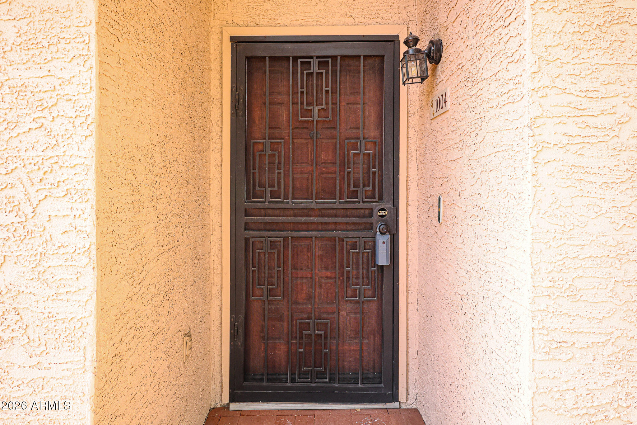 1004 E ANNETTE Drive