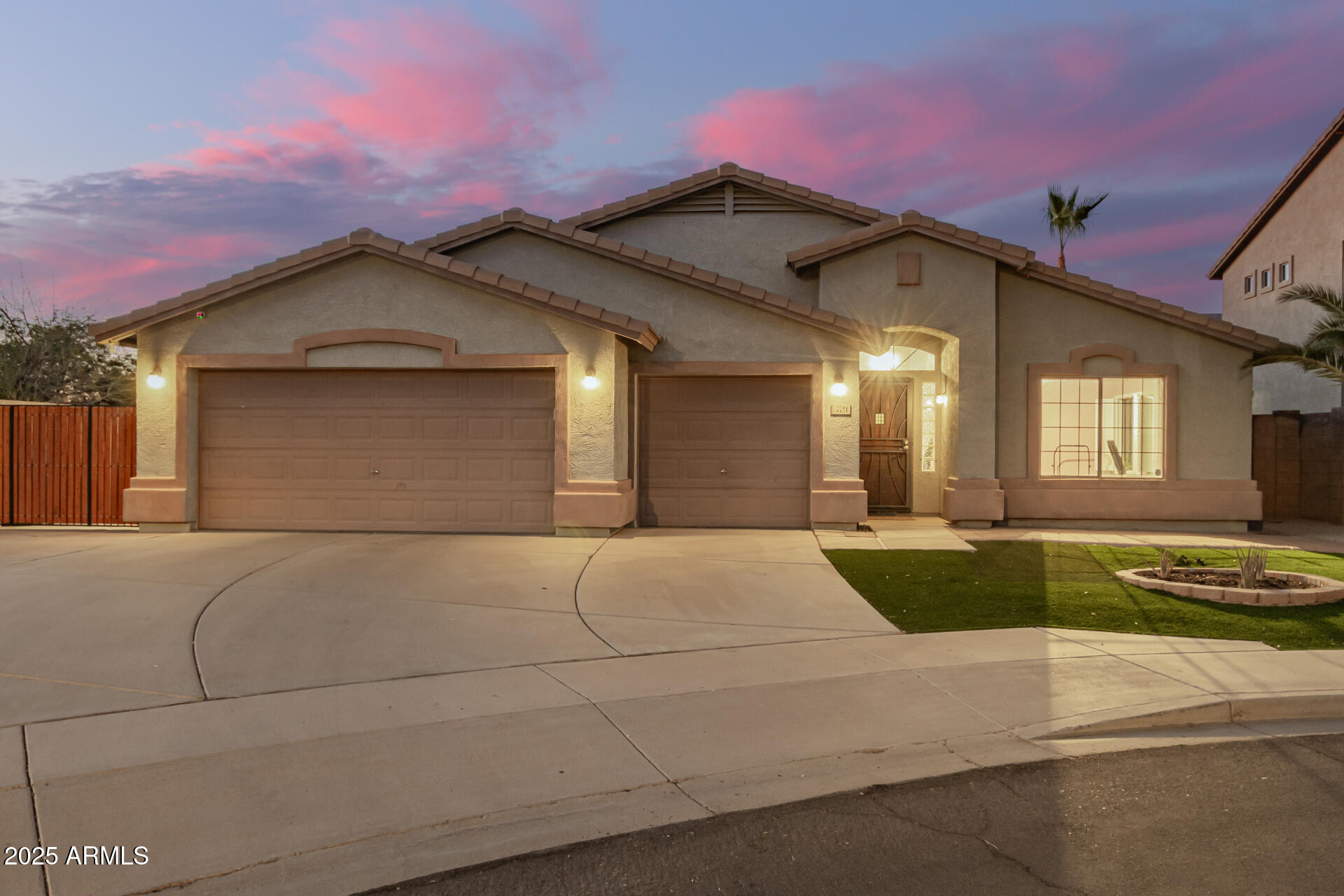 7724 W ENCINAS Lane