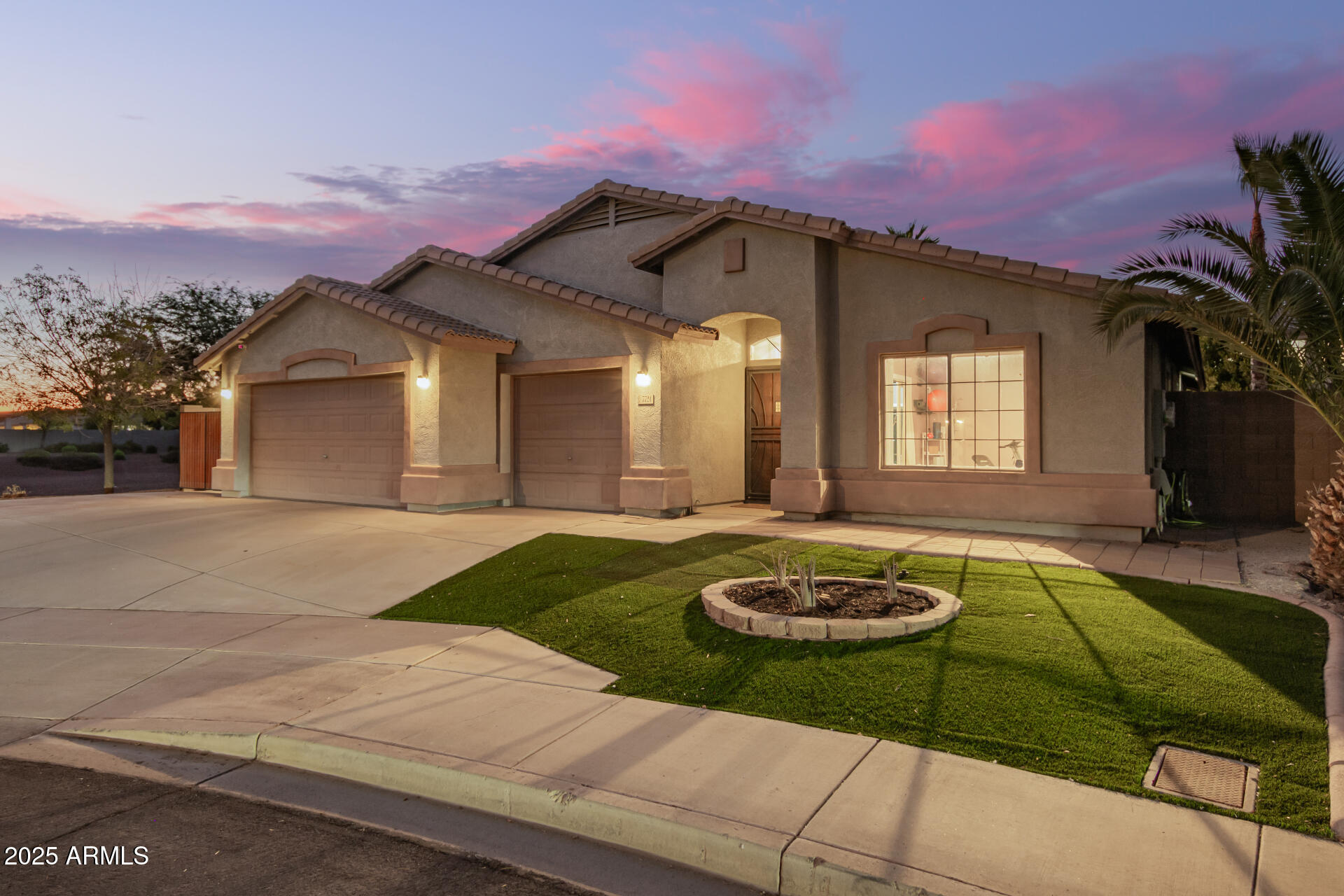 7724 W ENCINAS Lane