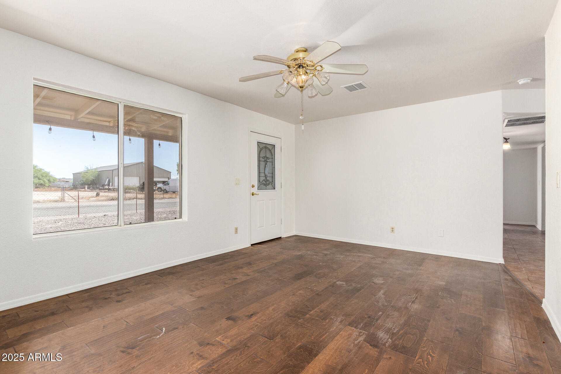 19065 W MESCALERO Drive