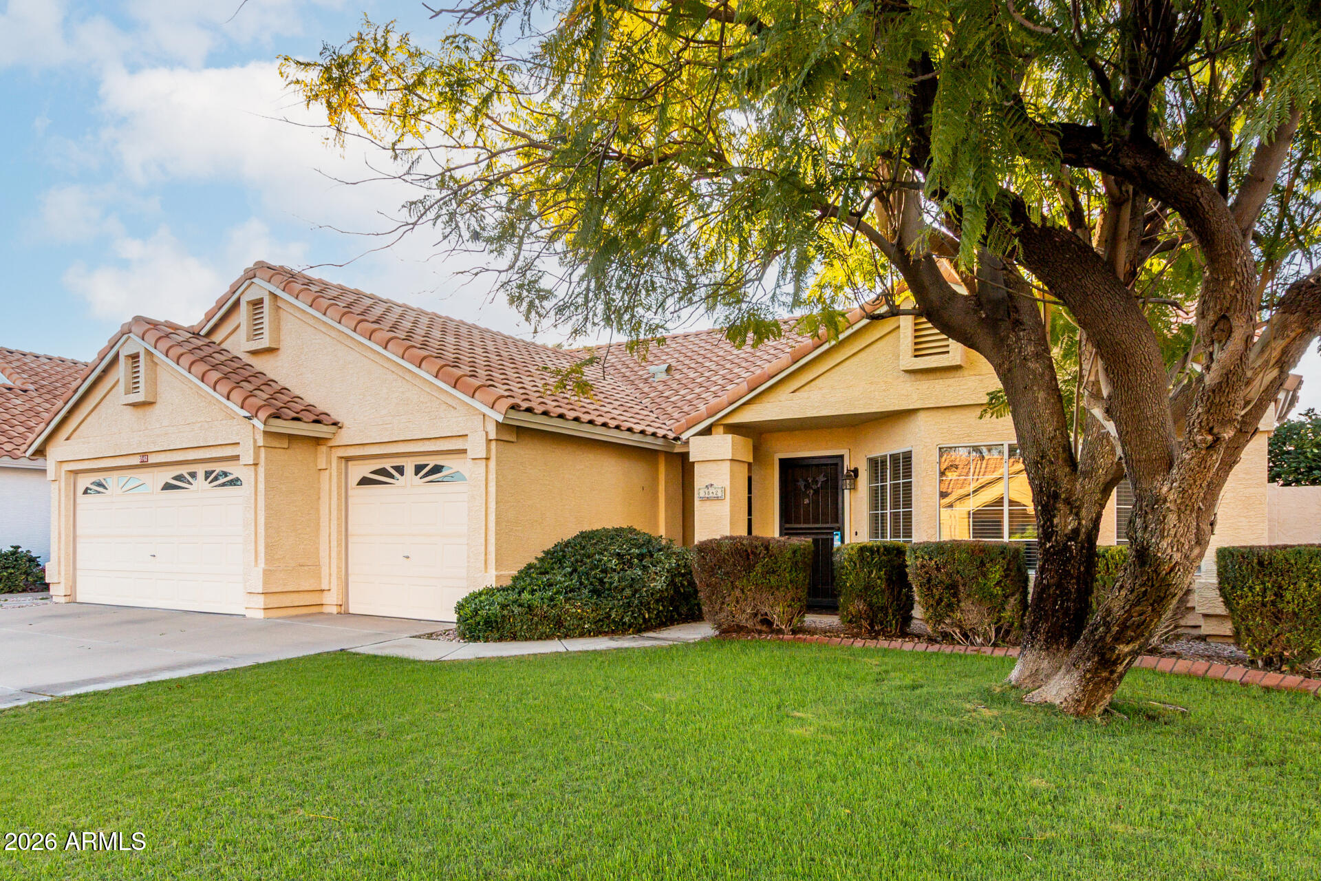 3842 S HAWTHORN Drive